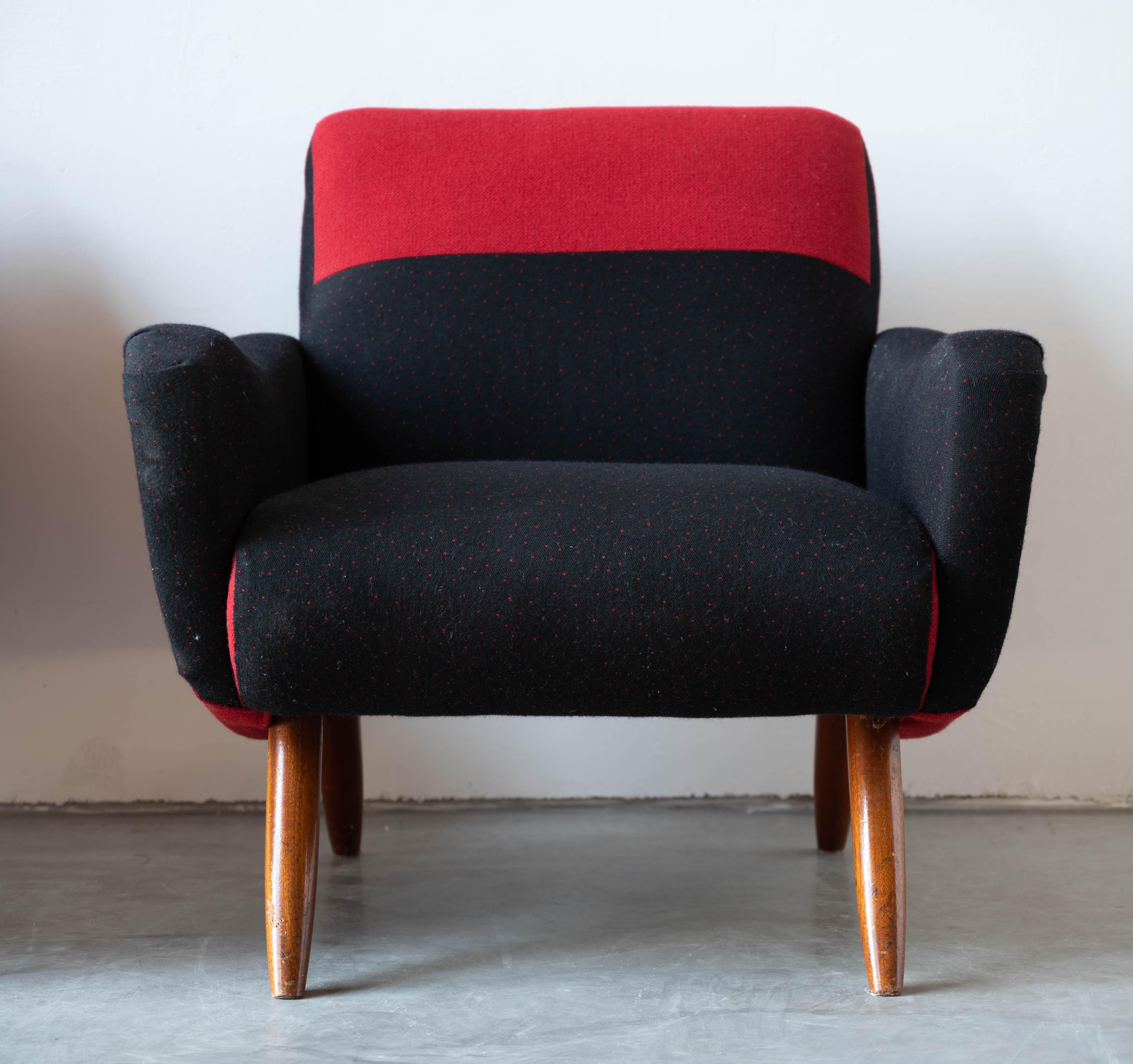 Mid-20th Century Kurt Hvitsjö, Freeform Lounge Chairs, Fabric, Stained Wood, Isku, Finland, 1950s For Sale