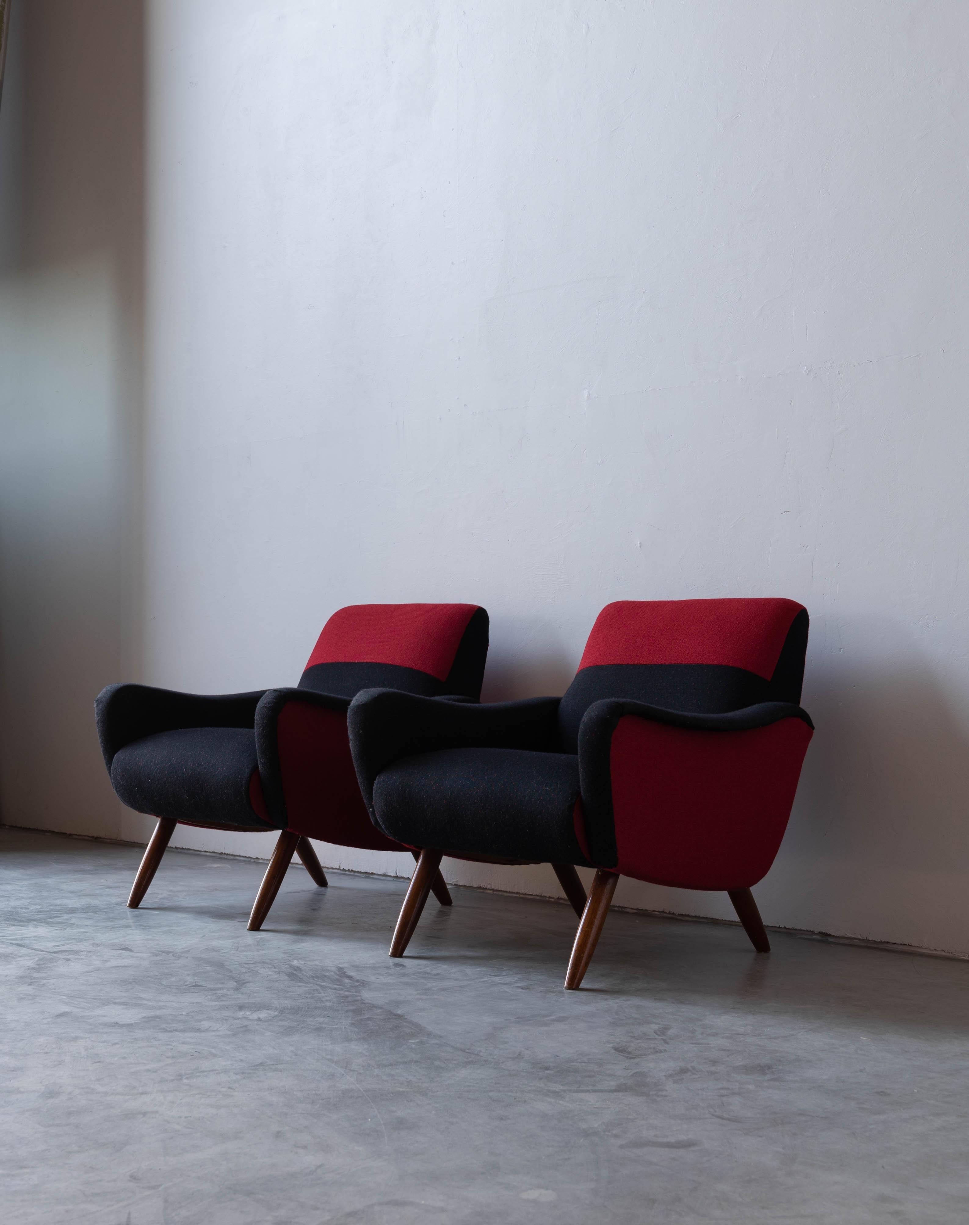 Kurt Hvitsjö, Freeform Lounge Chairs, Fabric, Stained Wood, Isku, Finland, 1950s For Sale 2