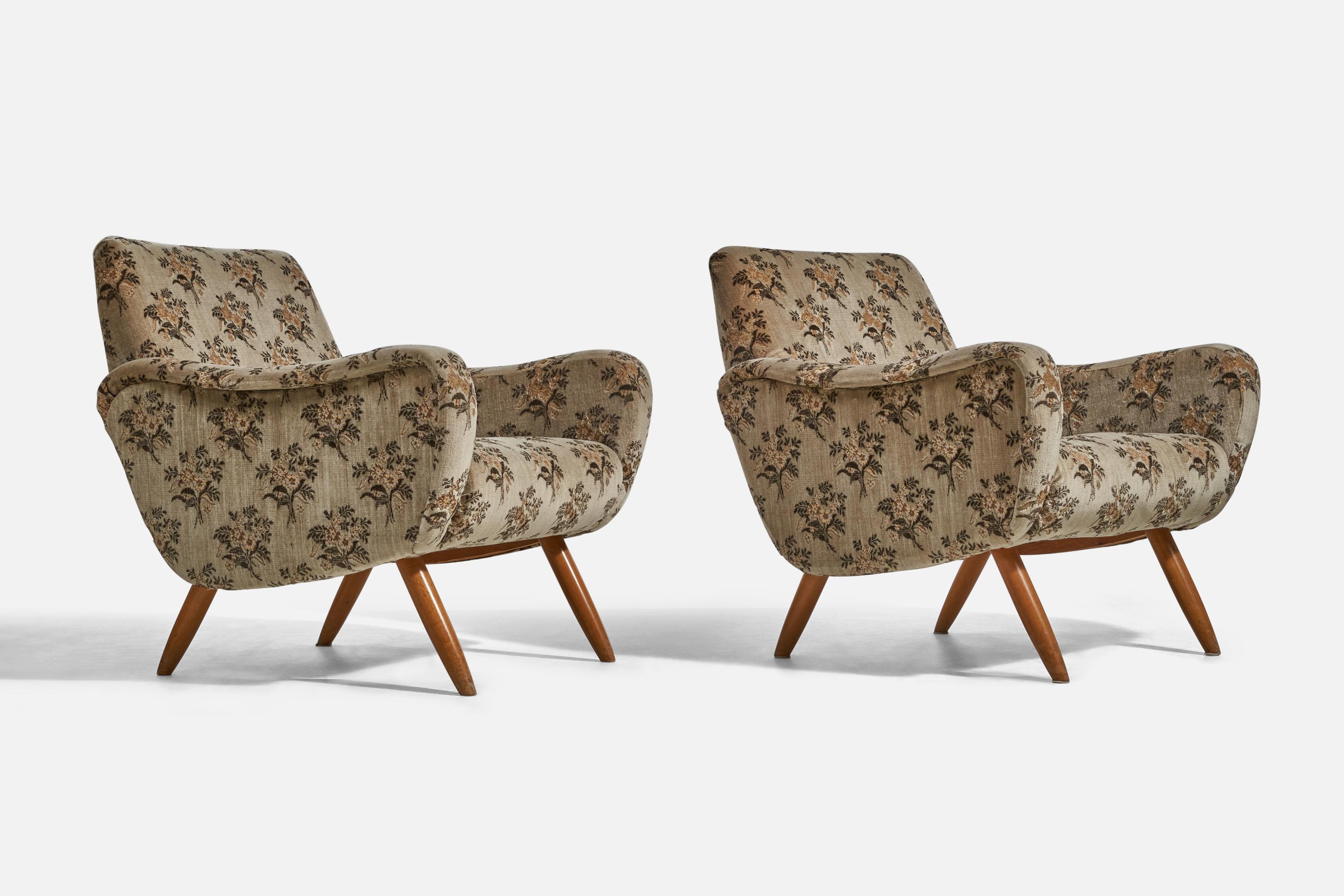 A pair fabric and stained wood lounge chairs designed by Kurt Hvitsjö and produced by Isku, Finland, 1950s.

