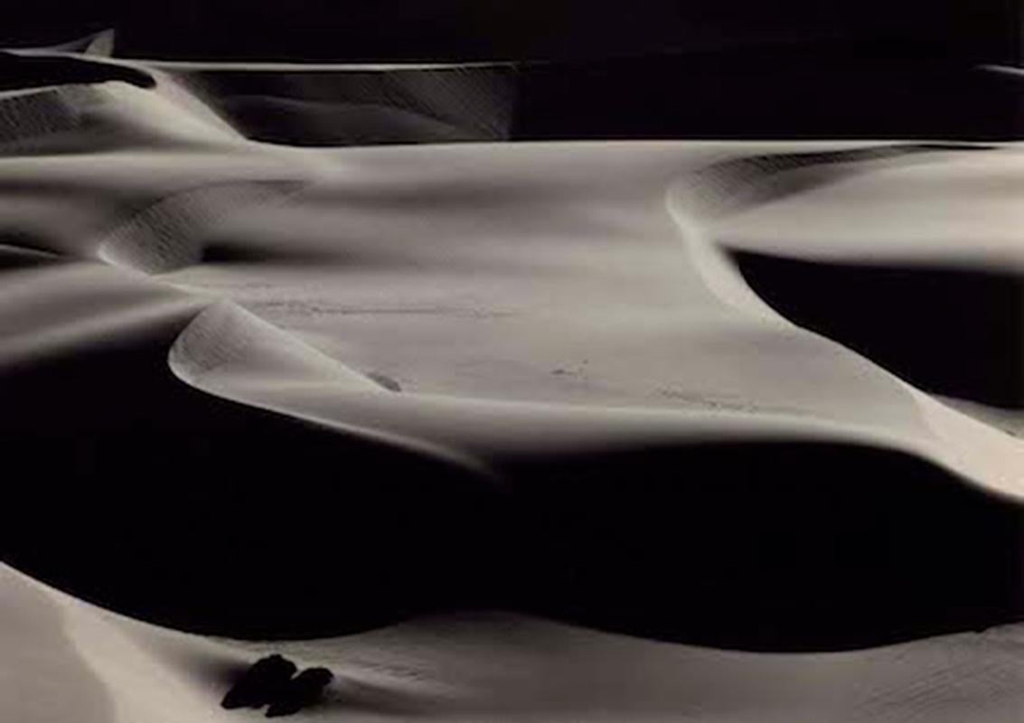 Black and White Photograph de Kurt Markus - Dunas, Namibia, África