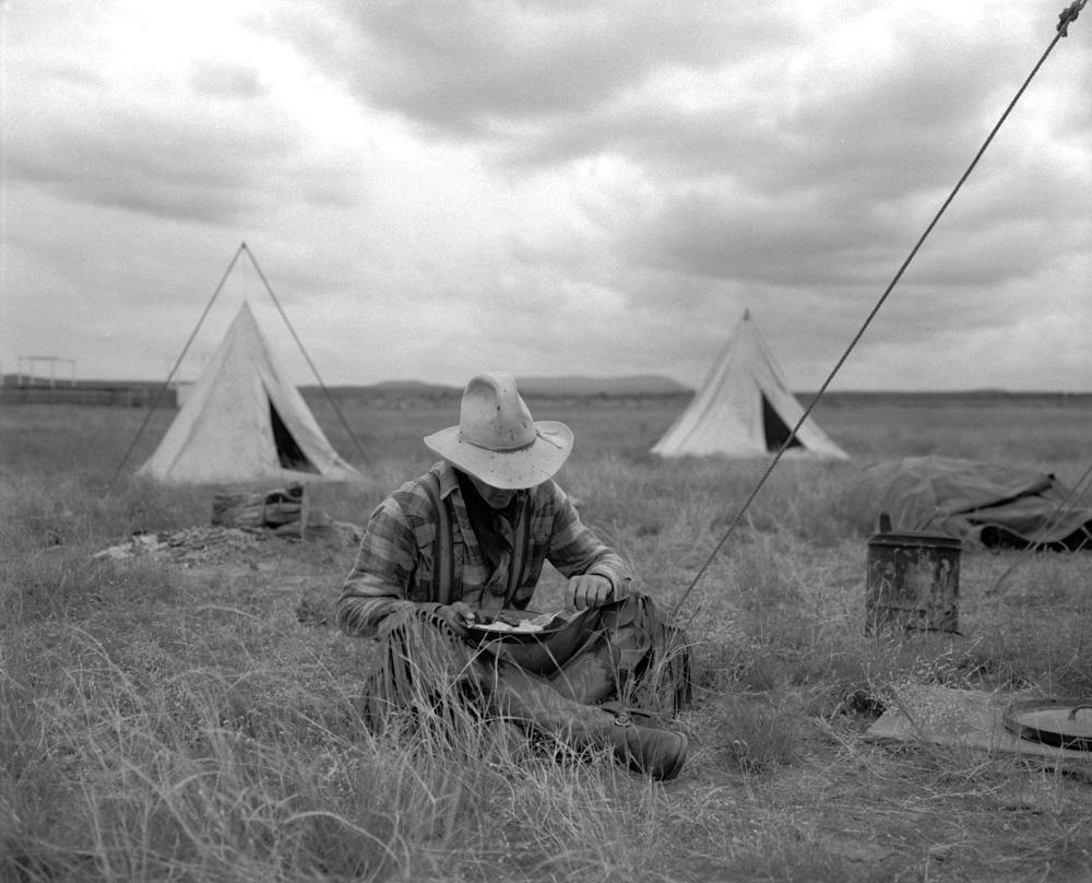 Kurt Markus Black and White Photograph - OO Ranch, Seligman, Arizona