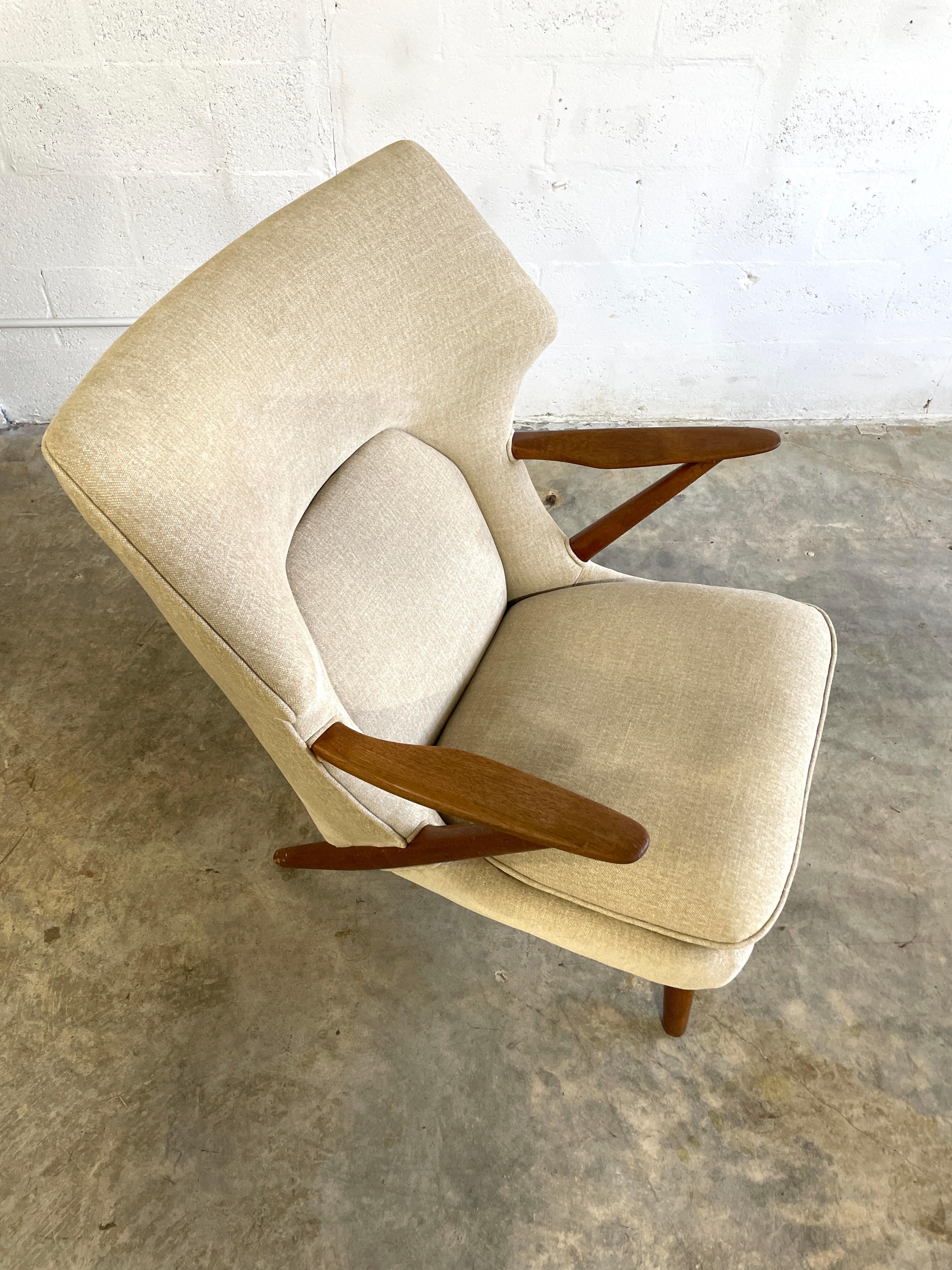 Mid-Century Modern Kurt Olsen 221 pour Slagelse Mobelvaerk Lounge Wingback Danish Modern Chair en vente