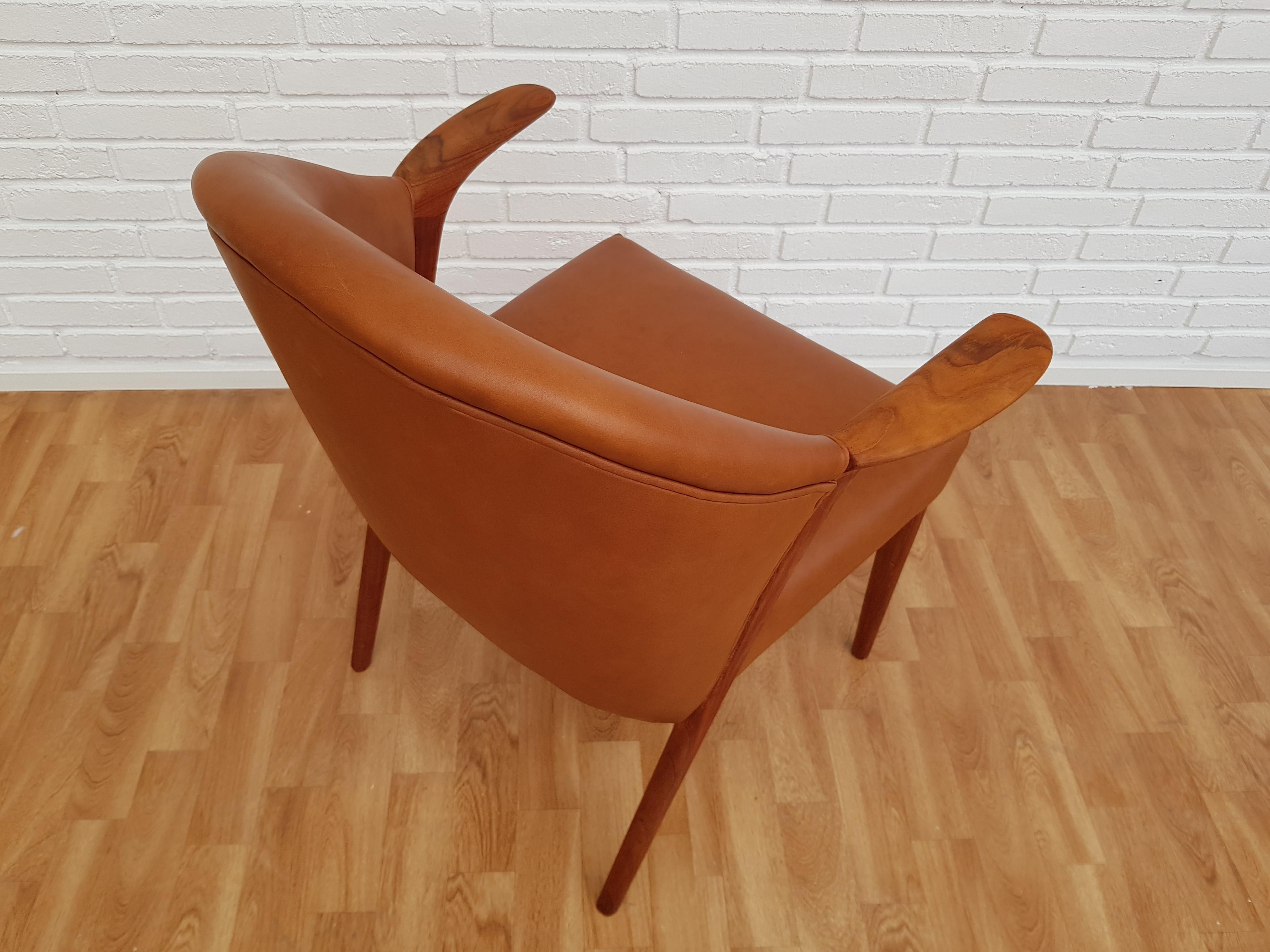Danish Design by Kurt Olsen, Armchair 1960s, Leather, Completely Restored In Good Condition For Sale In Tarm, DK