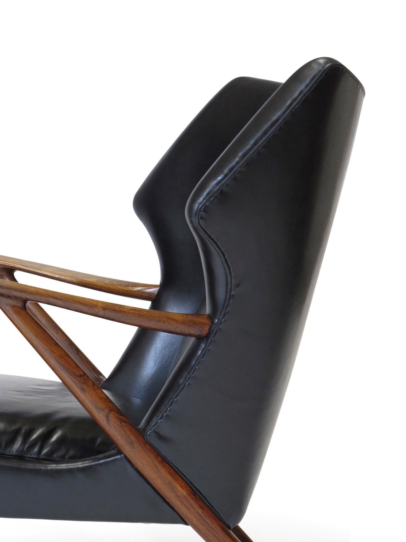 Kurt Olsen Dänischer Bär-Stuhl aus Rosenholz und schwarzem Leder (Skandinavische Moderne) im Angebot