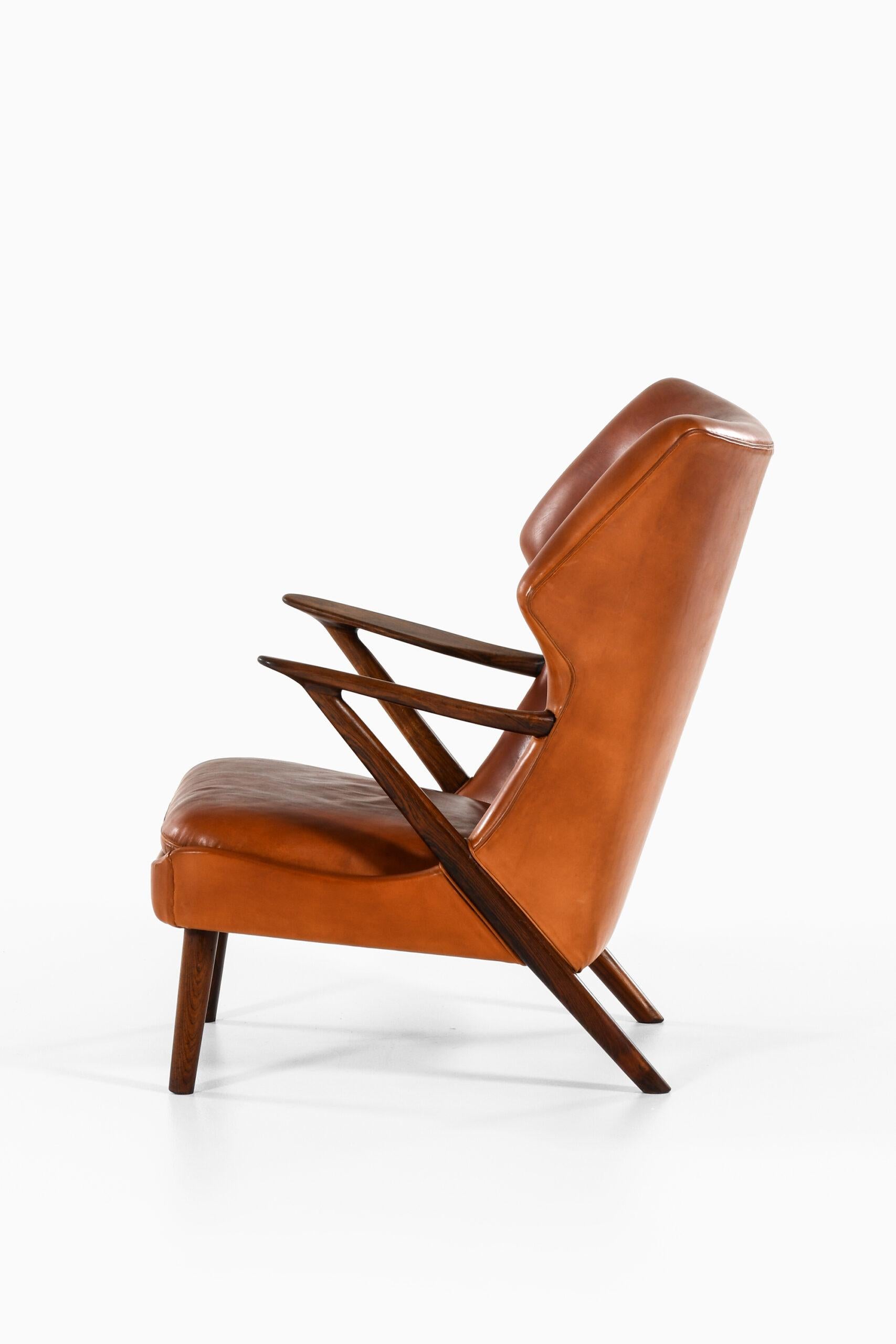 Kurt Olsen Easy Chair Model 211 Produced by Slagelse Møbelfabrik In Good Condition For Sale In Limhamn, Skåne län