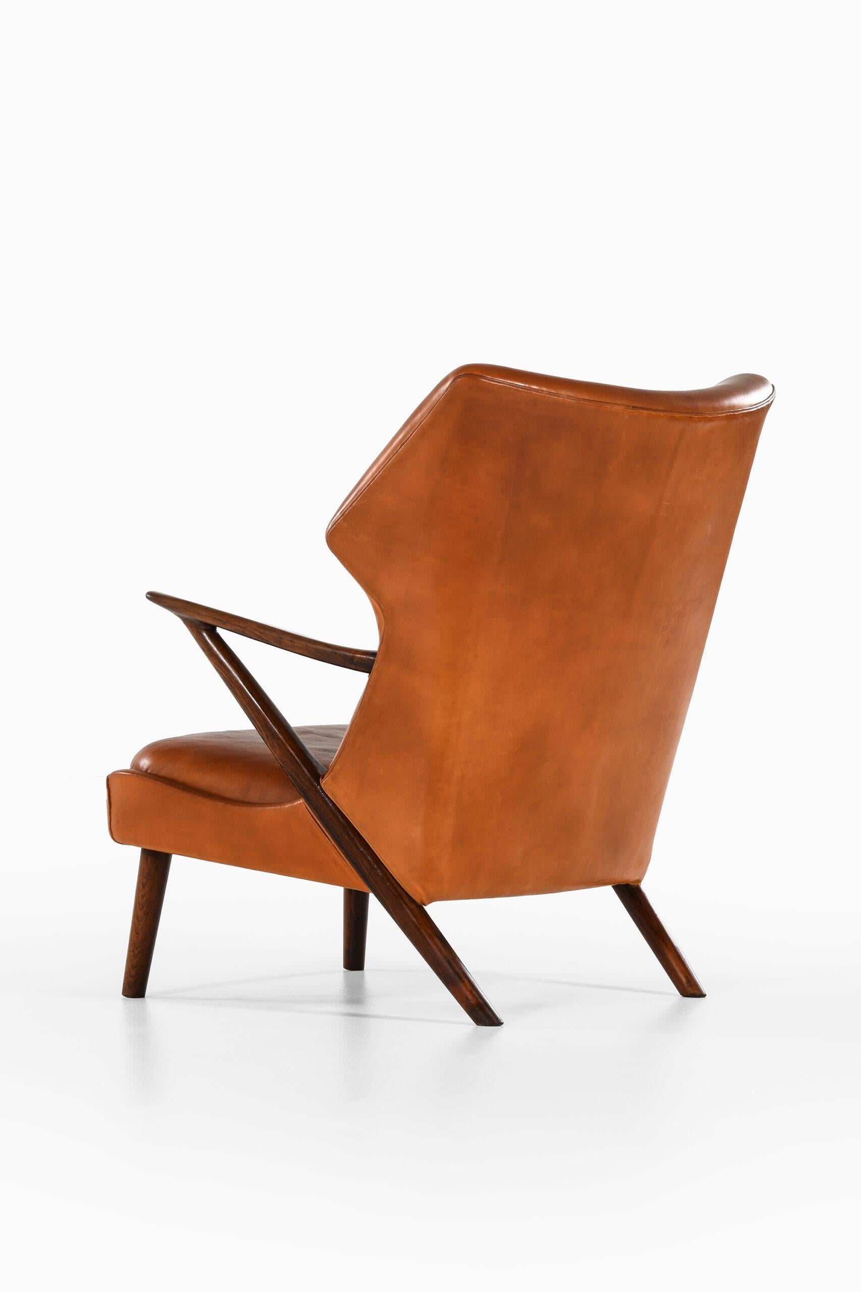 Leather Kurt Olsen Easy Chair Model 211 Produced by Slagelse Møbelfabrik For Sale