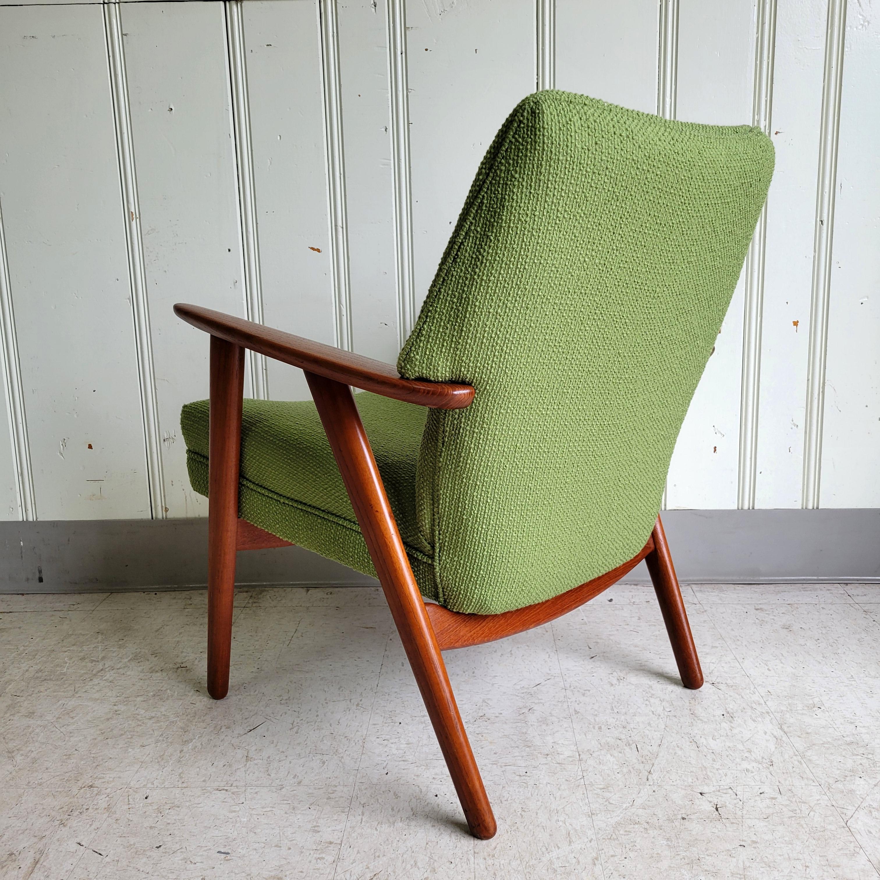 This beautifully designed and stately presence chair was designed by Kurt Olsen for Slagelse Møbelværk. In fully restored condition with a recently cleaned and oiled frame and newly upholstered seat.