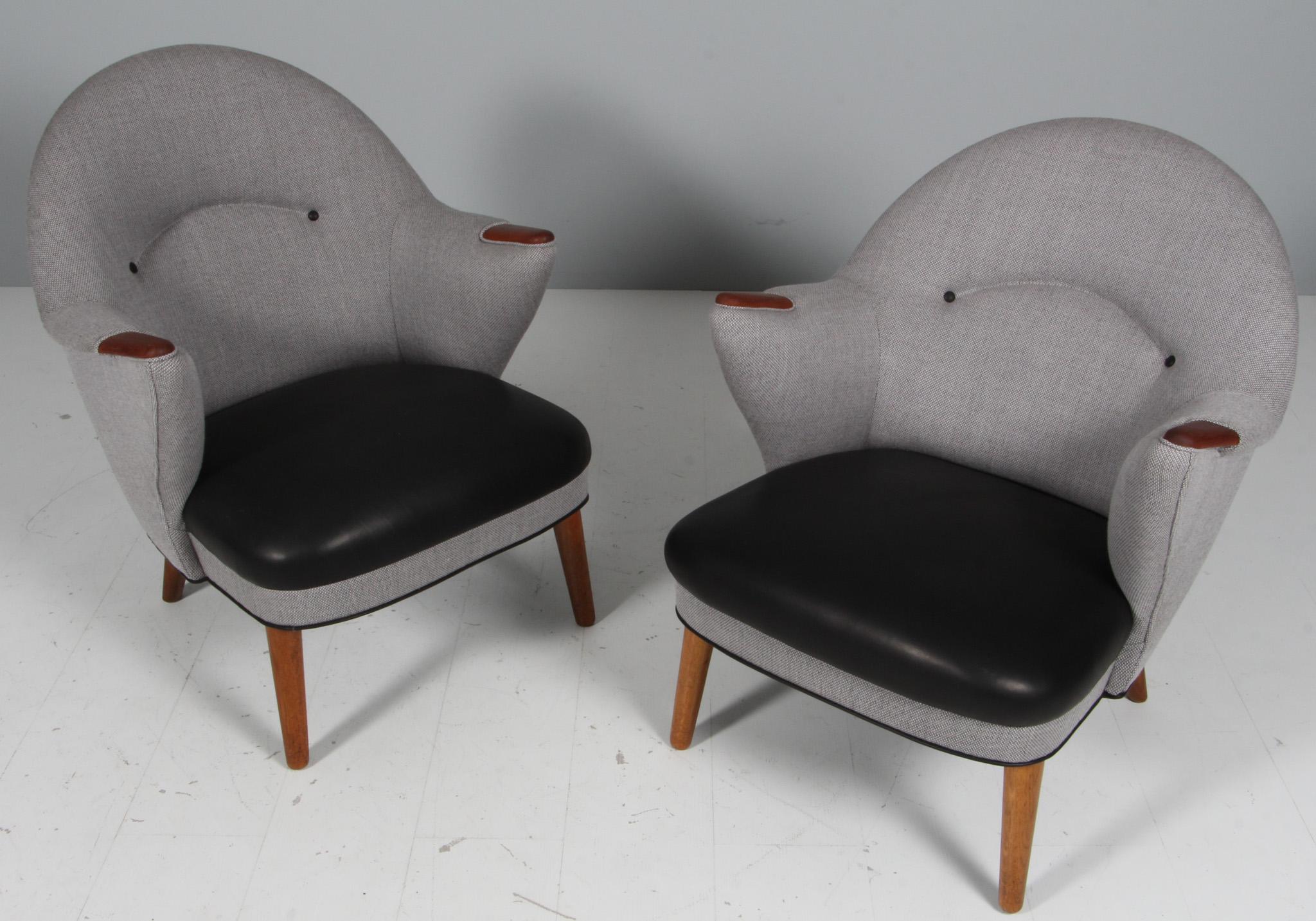 Kurt Olsen lounge chairs with legs of oak and nails of teak.

New upholstered with grey rewool from Kvadrat, seat and details of black Nevada full grain aniline leather from Camo.

Made in Denmark in the 1960s
