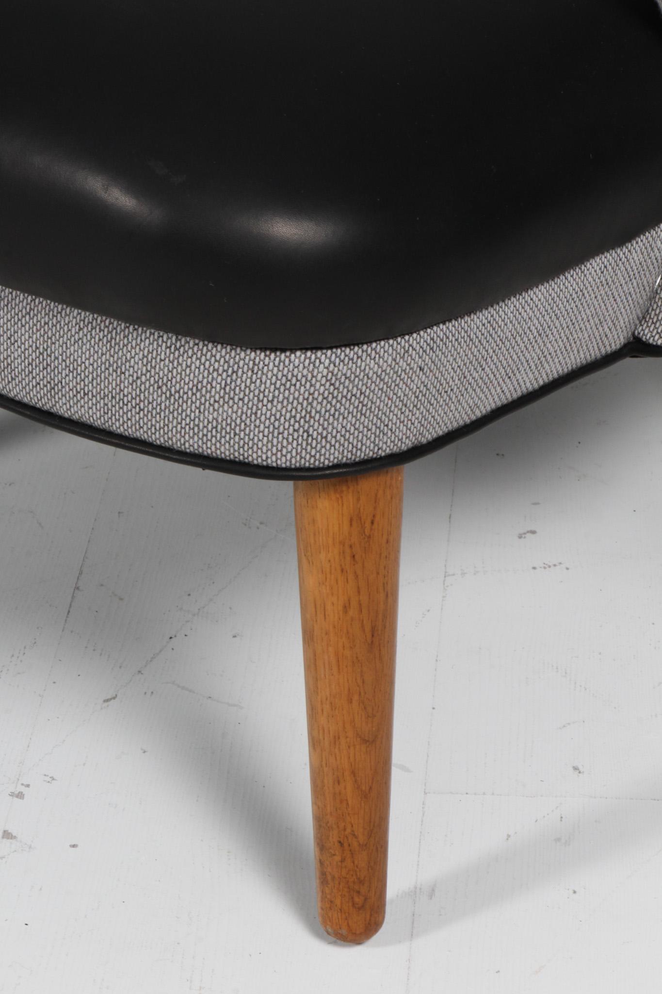 Kurt Olsen lounge chairs in rewool and leather. Denmark 1960's In Good Condition For Sale In Esbjerg, DK