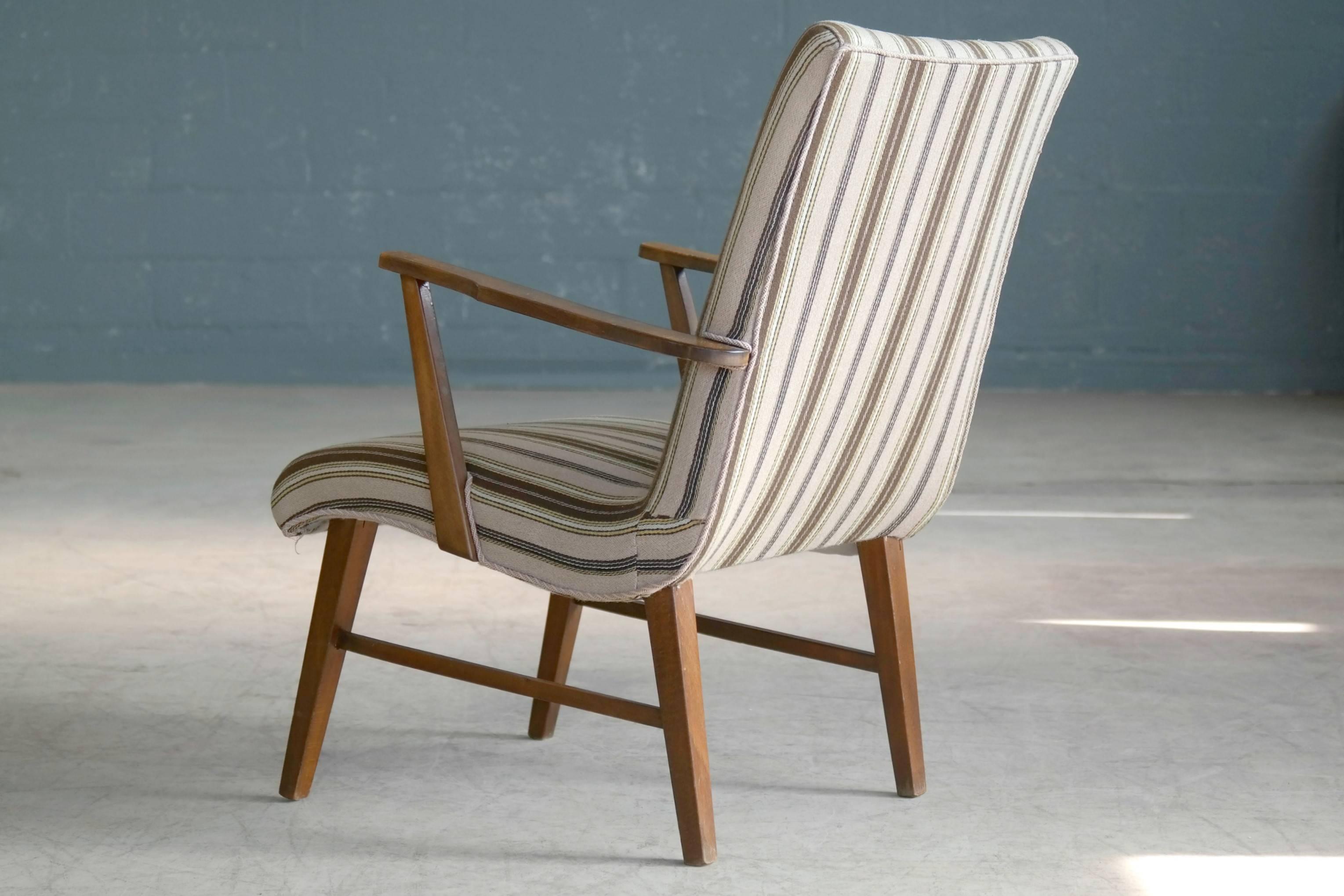 Mid-20th Century Kurt Olsen Style Danish 1950s Lounge or Cocktail Chair
