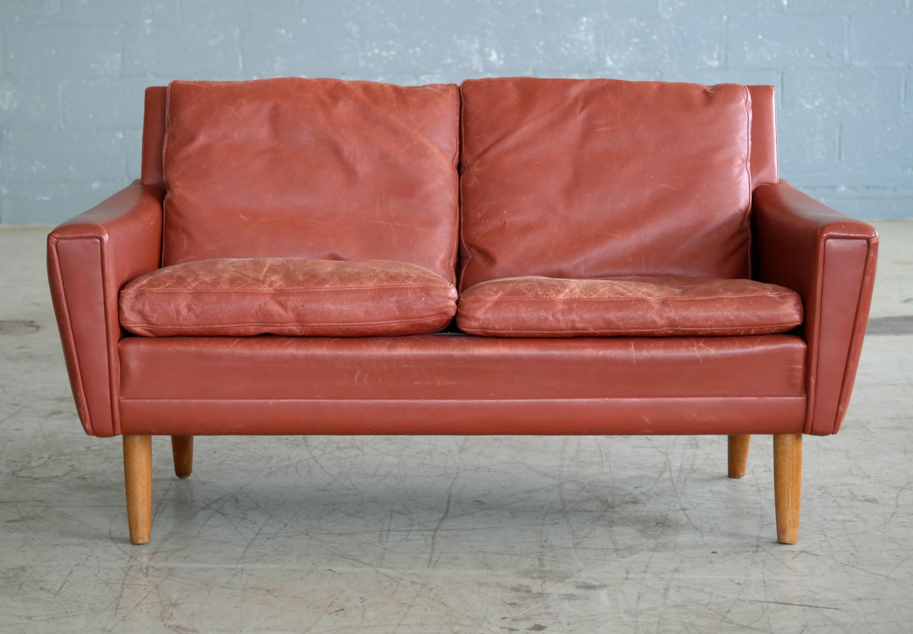 Mid-20th Century Kurt Ostervig Attributed Love Seat or Settee in Red Leather Denmark 1960s