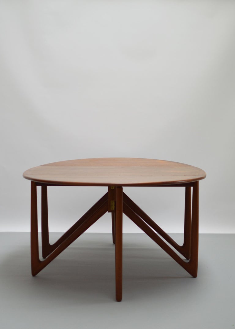 A modern mid-century design Scandinavian 'Eva' Drop-leaf dining table by Kurt Ostervig for Jason Mobelfabrik, c.1960.

The table is made from teak, wood. 