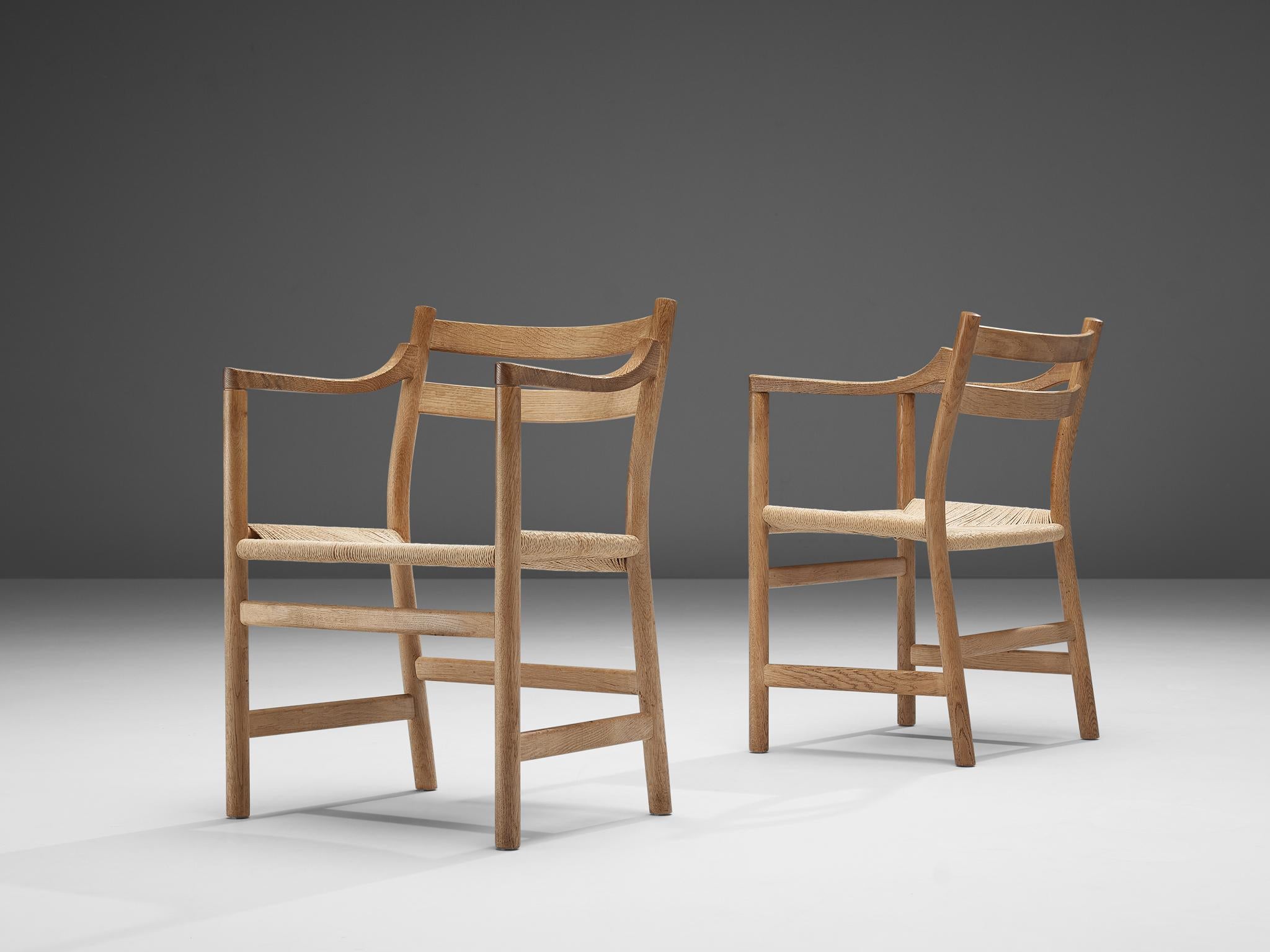 Kurt Ostervig for KP Møbler, pair of armchairs model KP22, oak and paper cord, Denmark, 1960s

This pair of armchairs is designed by Kurt Ostervig and produced by KP Møbler in the 1960s. The design is modest, well executed and quintessentially
