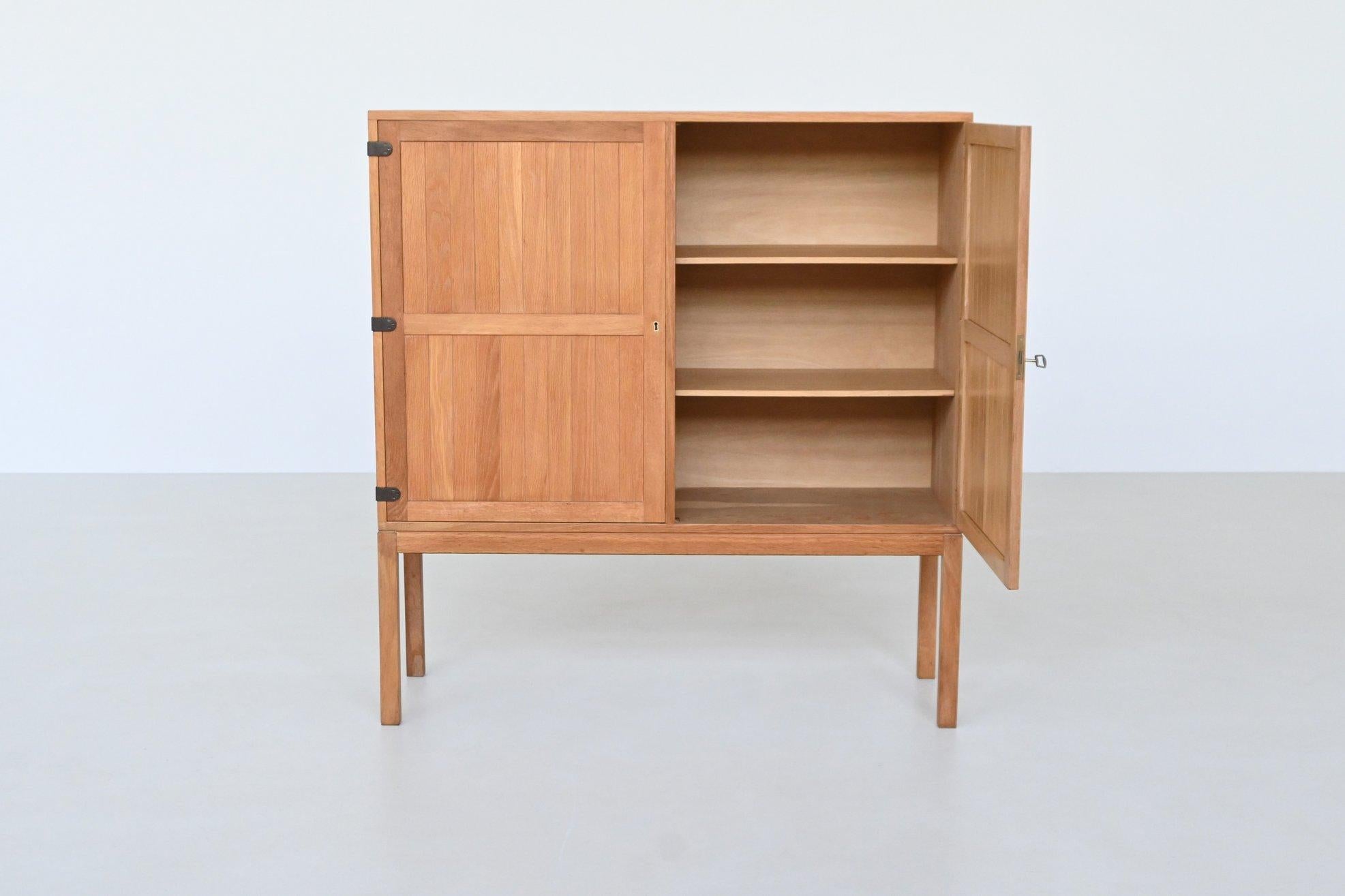 Armario alto Kurt Ostervig de roble A/S Randers Dinamarca 1960 en venta 3