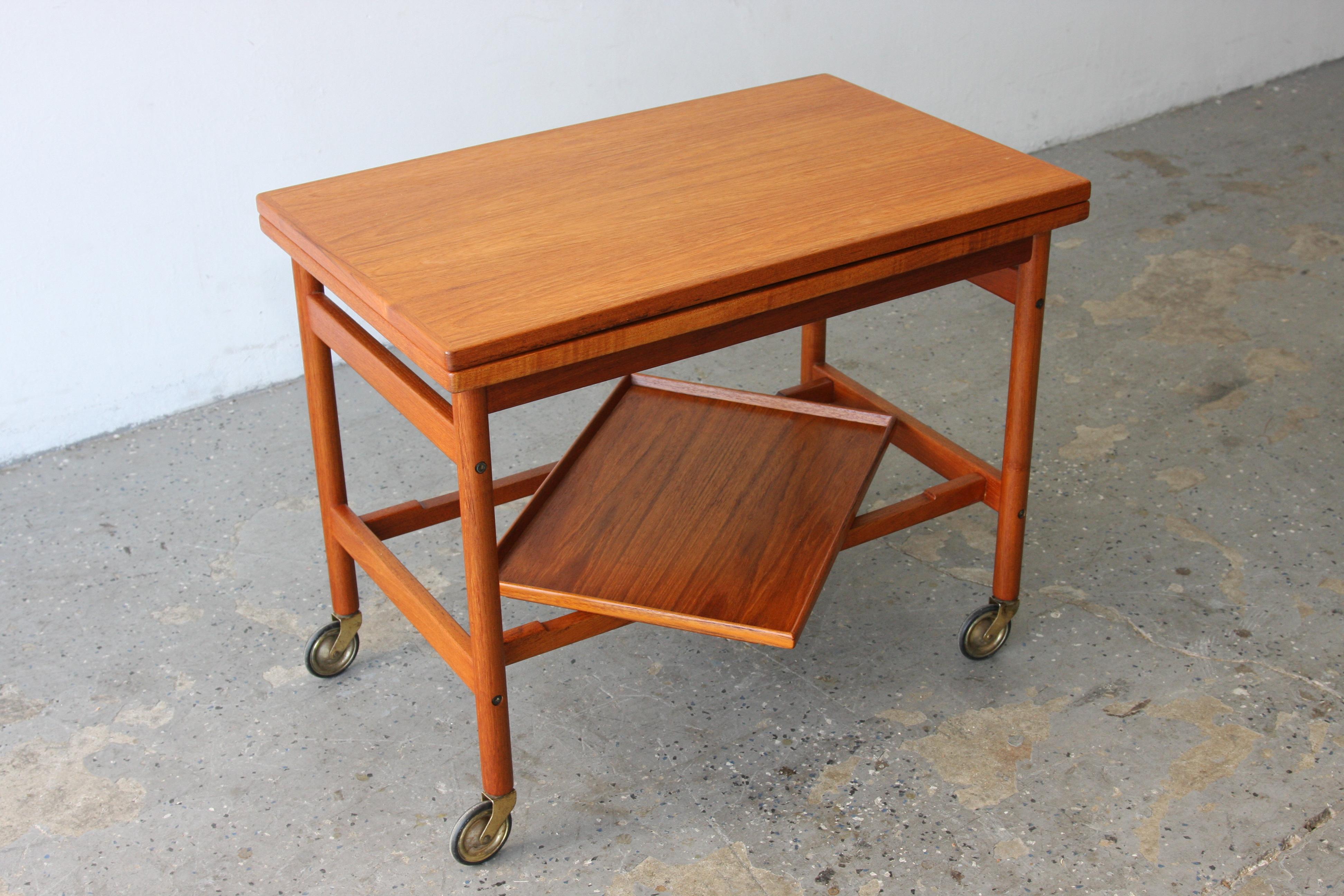 Kurt Ostervig Mid Century Danish Modern Teak Expandable Two Tier Tea Bar Cart In Good Condition For Sale In Las Vegas, NV