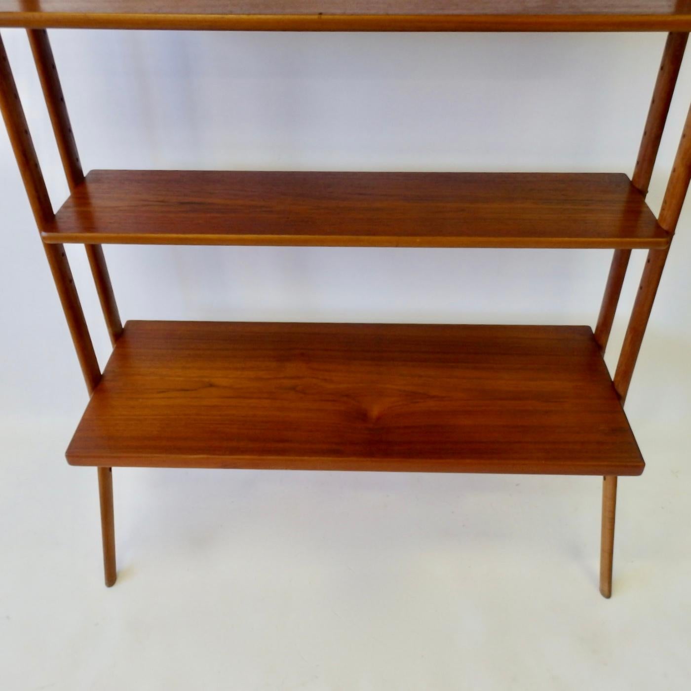 Kurt Ostervig Povl Dinesen Danish Teak Adjustable Bookshelf with Display Shelf In Good Condition In Ferndale, MI