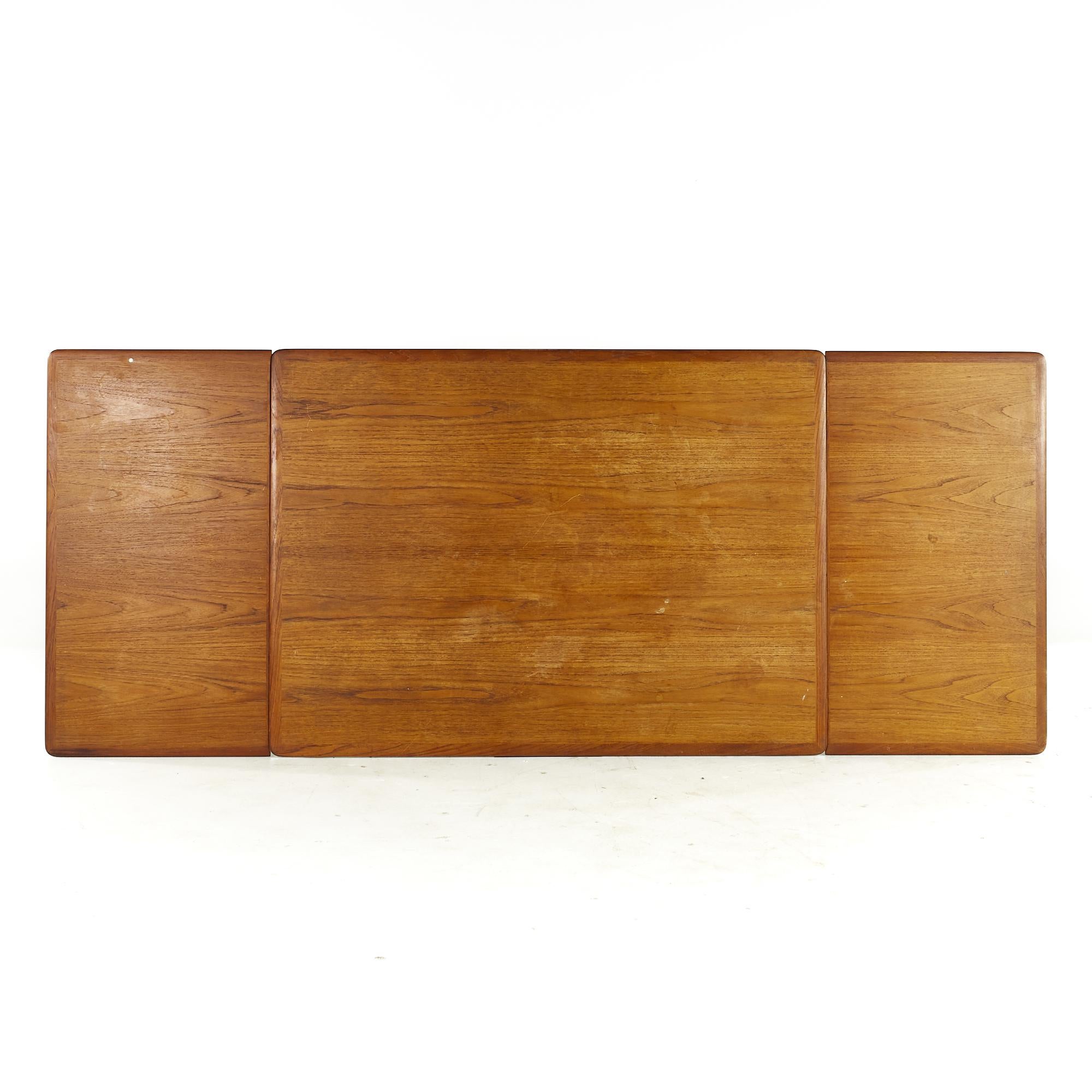 Kurt Ostervig Style Midcentury Teak Dining Room Table with Hidden Leaves For Sale 4