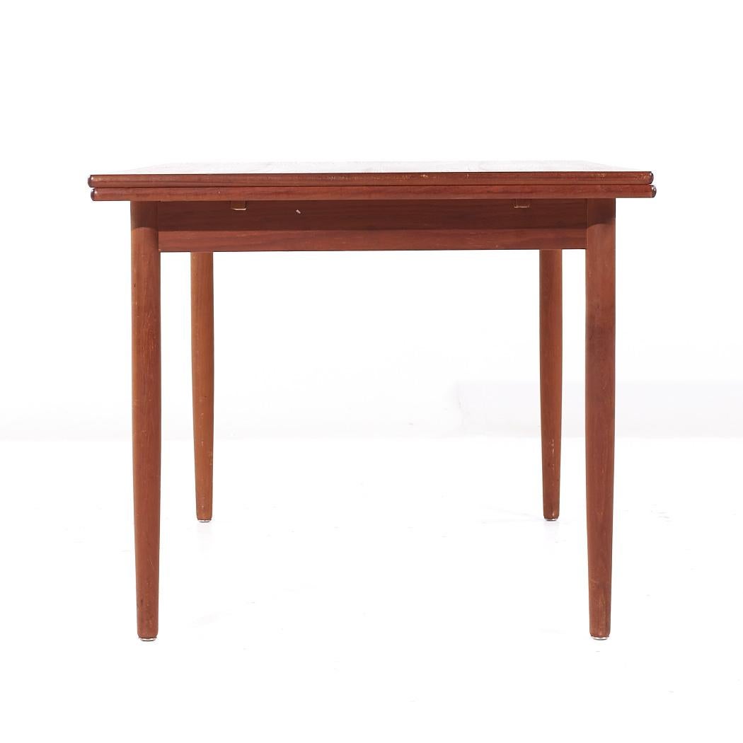 Table de salle à manger en teck à feuilles cachées, style Kurt Ostervig, milieu de siècle Bon état - En vente à Countryside, IL