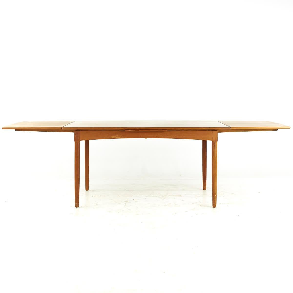 Kurt Ostervig Style Mid Century Teak Hidden Leaf Dining Table In Good Condition For Sale In Countryside, IL