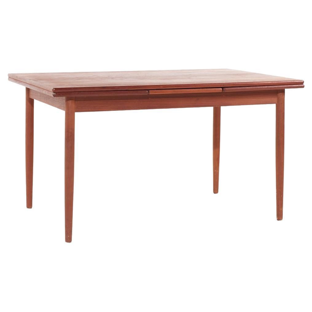Table de salle à manger en teck à feuilles cachées, style Kurt Ostervig, milieu de siècle