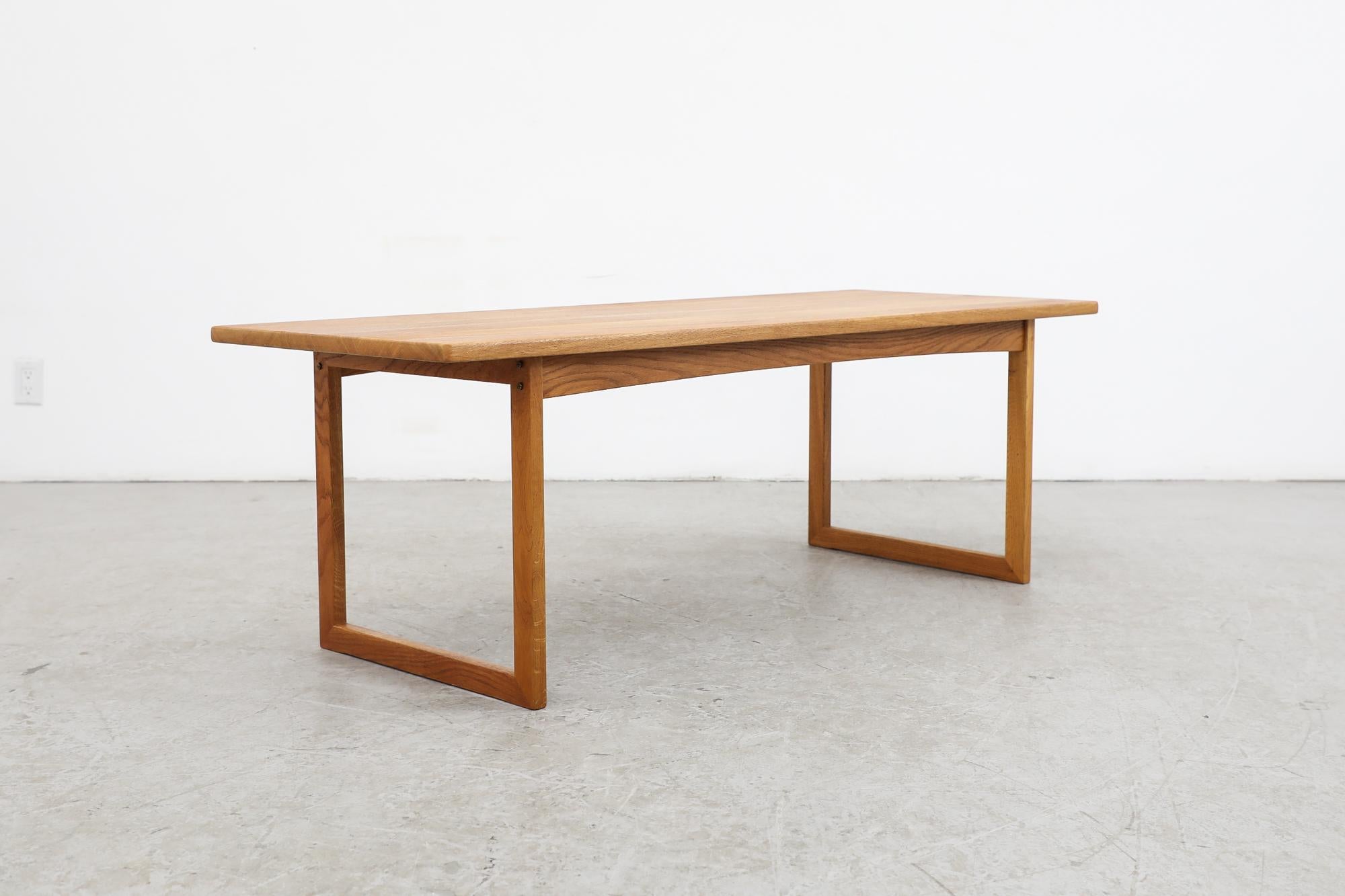Kurt Ostervig Style Oak Coffee Table with Rounded Corners and U-Shaped Legs In Good Condition For Sale In Los Angeles, CA