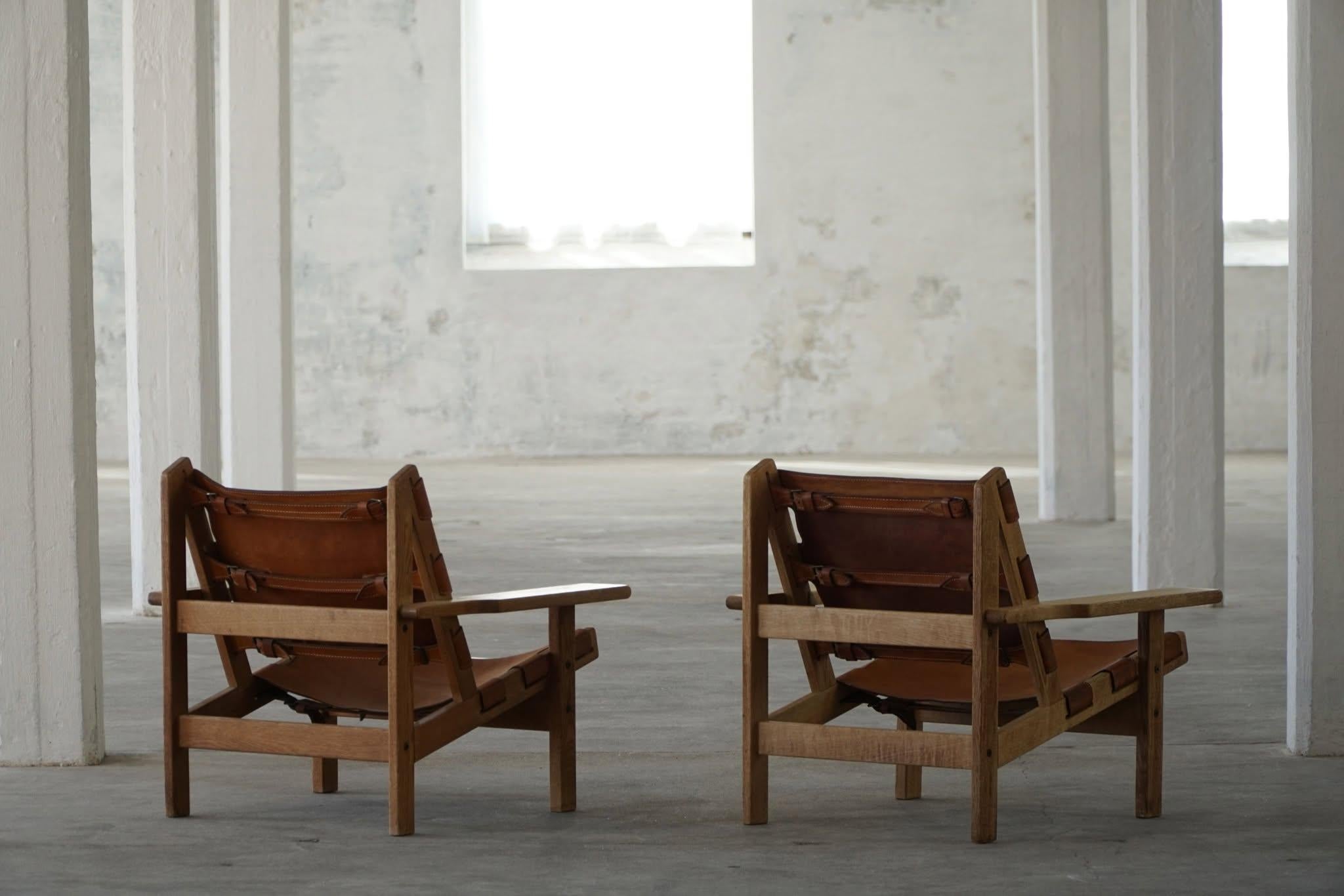 Kurt Østervig, Ein Paar Jagdstühle aus Eiche und Leder, Danish Modern, 1960er Jahre im Zustand „Gut“ im Angebot in Odense, DK