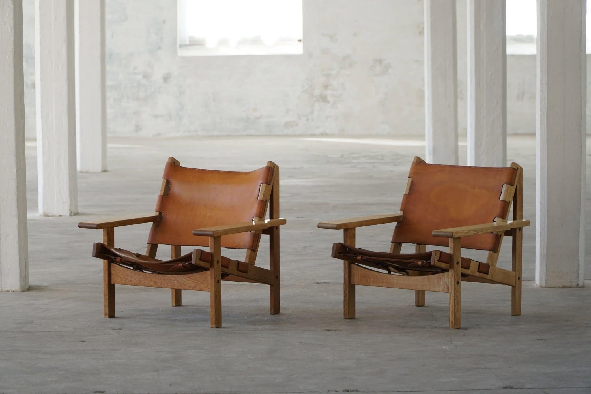 Kurt Østervig, Ein Paar Jagdstühle aus Eiche und Leder, Danish Modern, 1960er Jahre (20. Jahrhundert) im Angebot