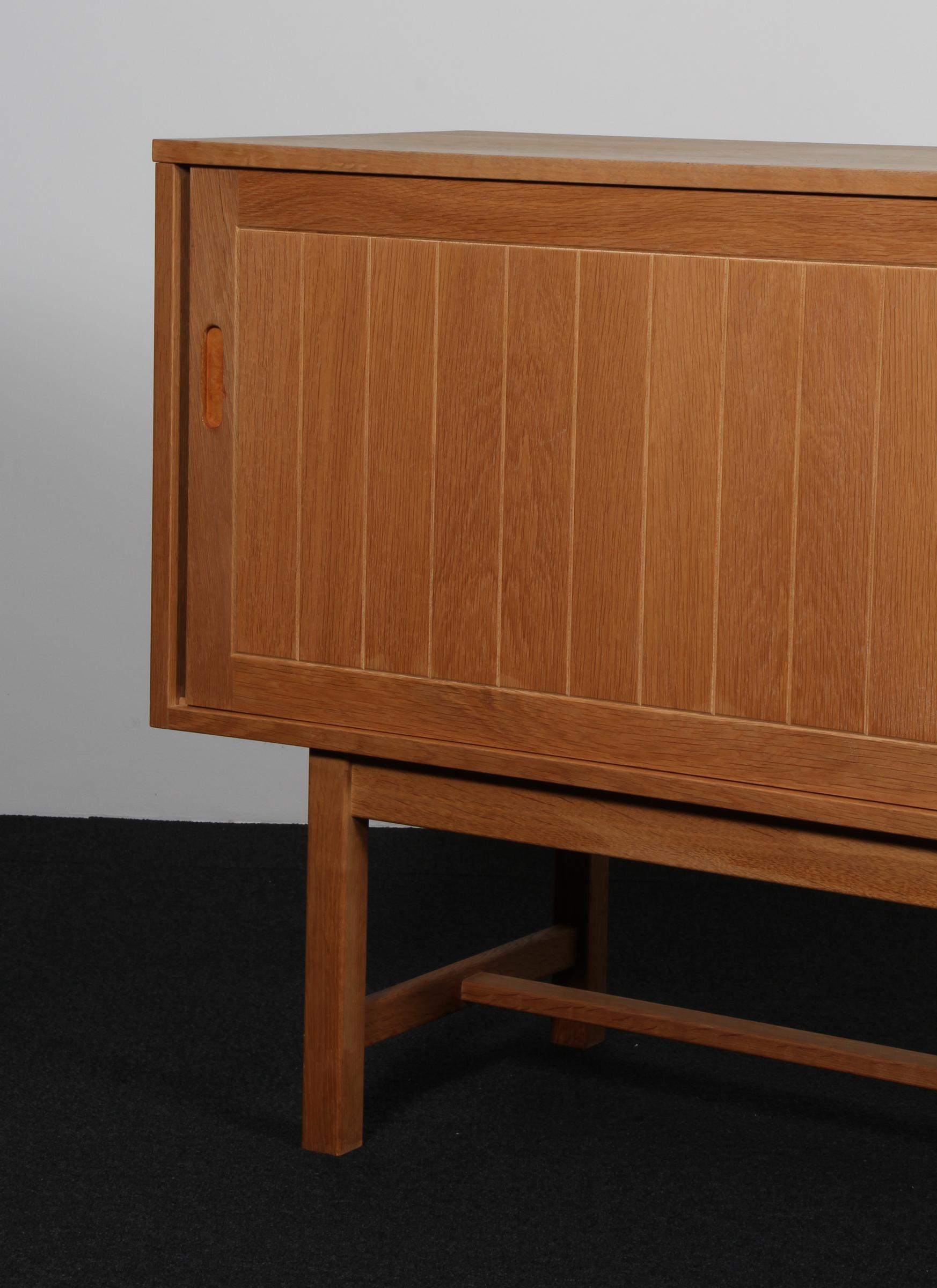 Kurt Østervig Cabinet in Partly Solid Oak Danés en venta