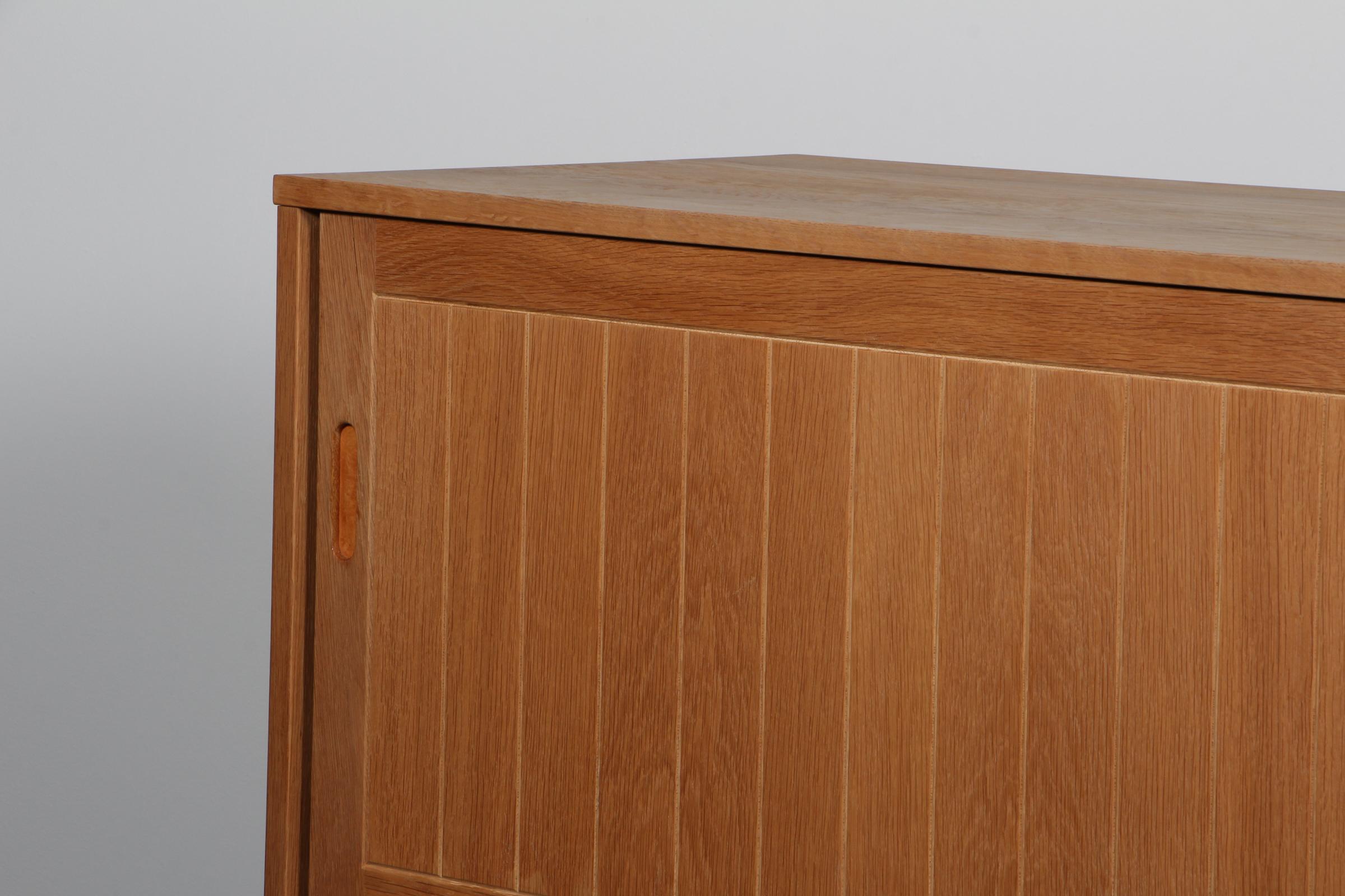 Kurt Østervig Cabinet in Partly Solid Oak en Bueno estado para la venta en Esbjerg, DK