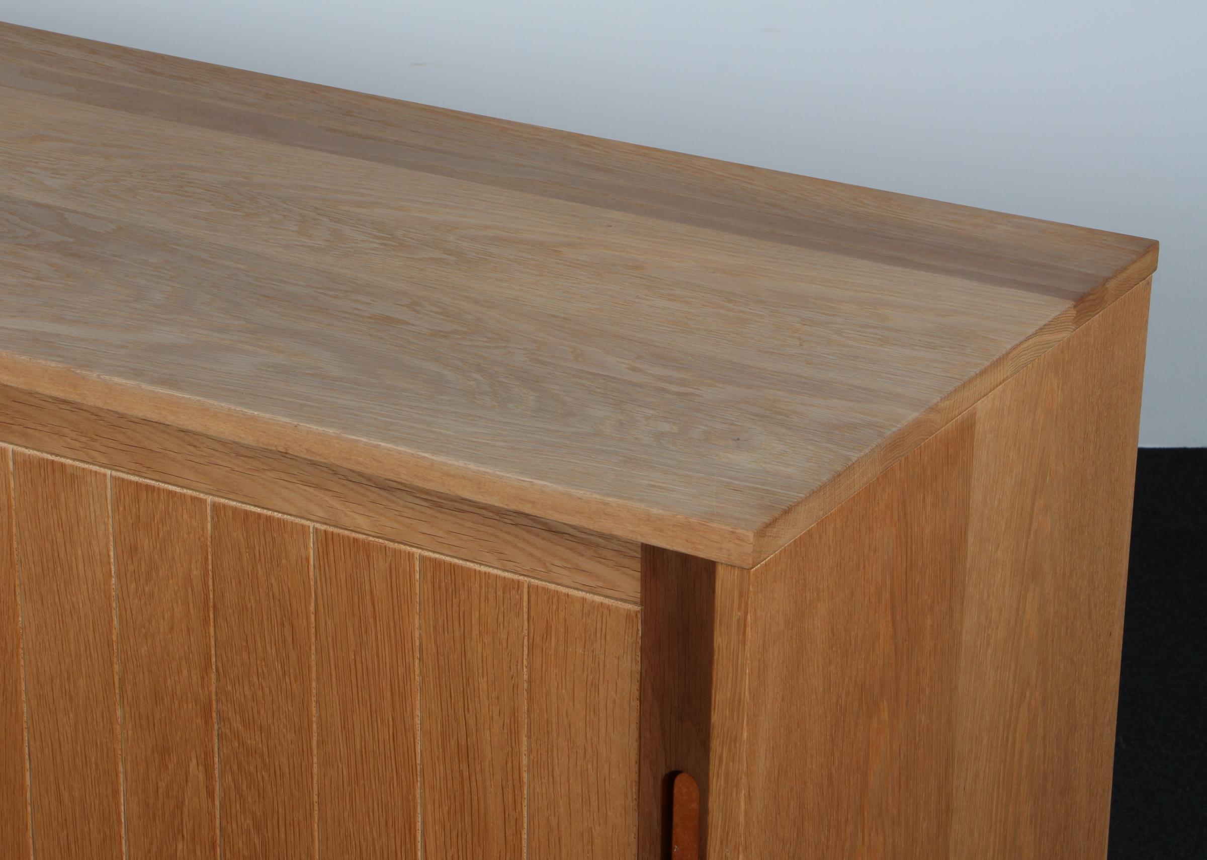 Kurt Østervig Cabinet in Partly Solid Oak finales del siglo XX en venta