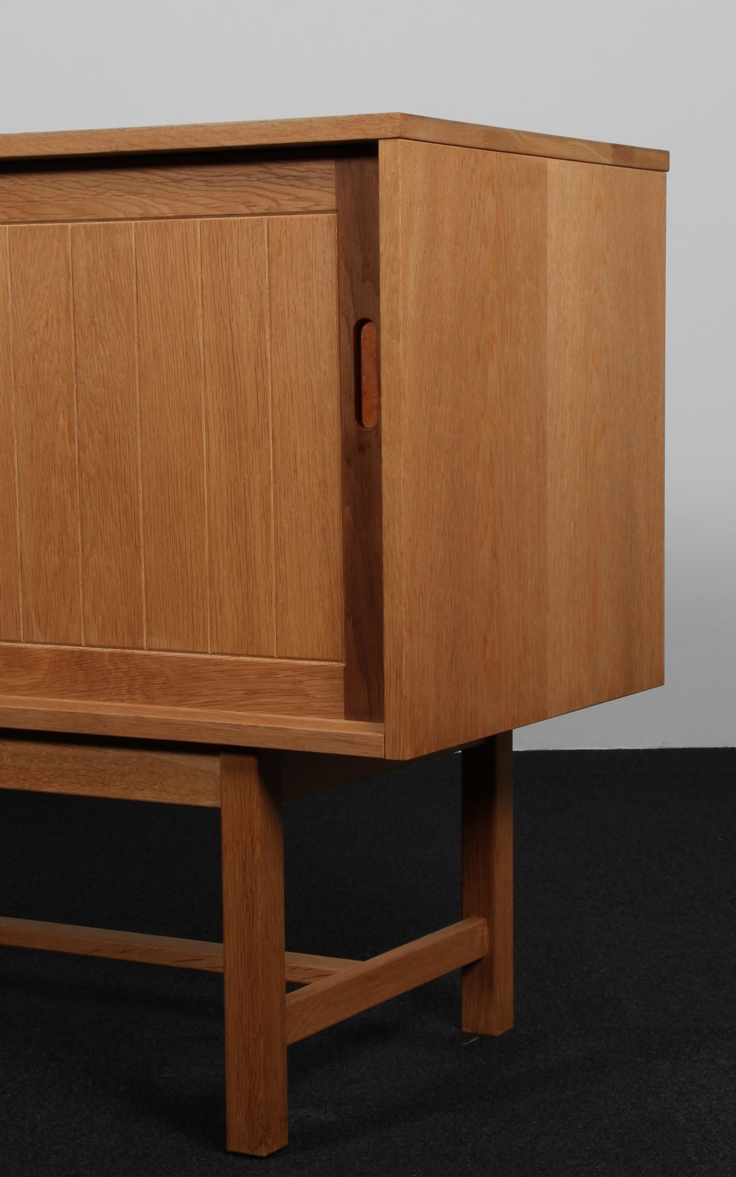 Kurt Østervig Cabinet in Partly Solid Oak Roble en venta