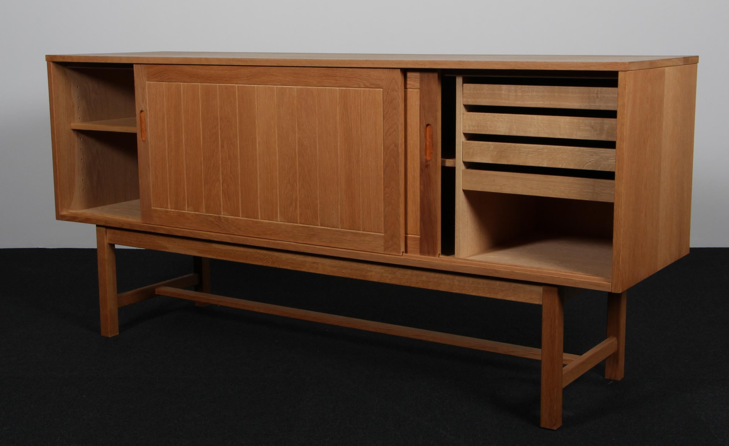 Kurt Østervig Cabinet in Partly Solid Oak en venta 1