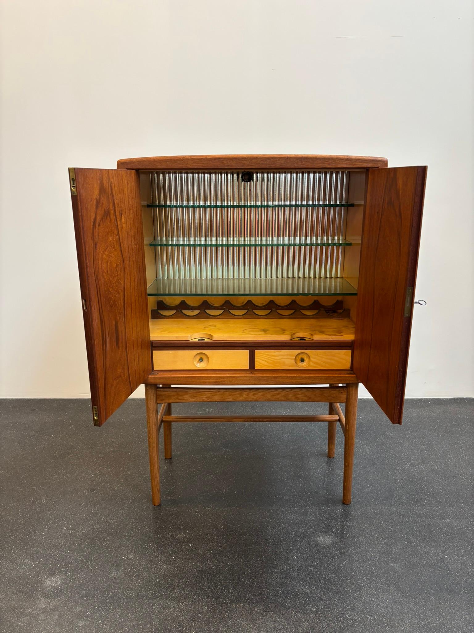 Cabinet di Kurt Østervig in teak e quercia con intarsi rotondi, anni '60 in vendita 5