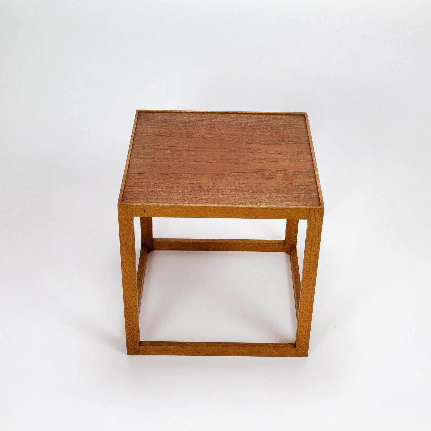 A very rare midcentury Kurt Østervig cube side table in solid oak with laminated teak top made by cabinetmaker Børge Bak, Denmark, 1950s.