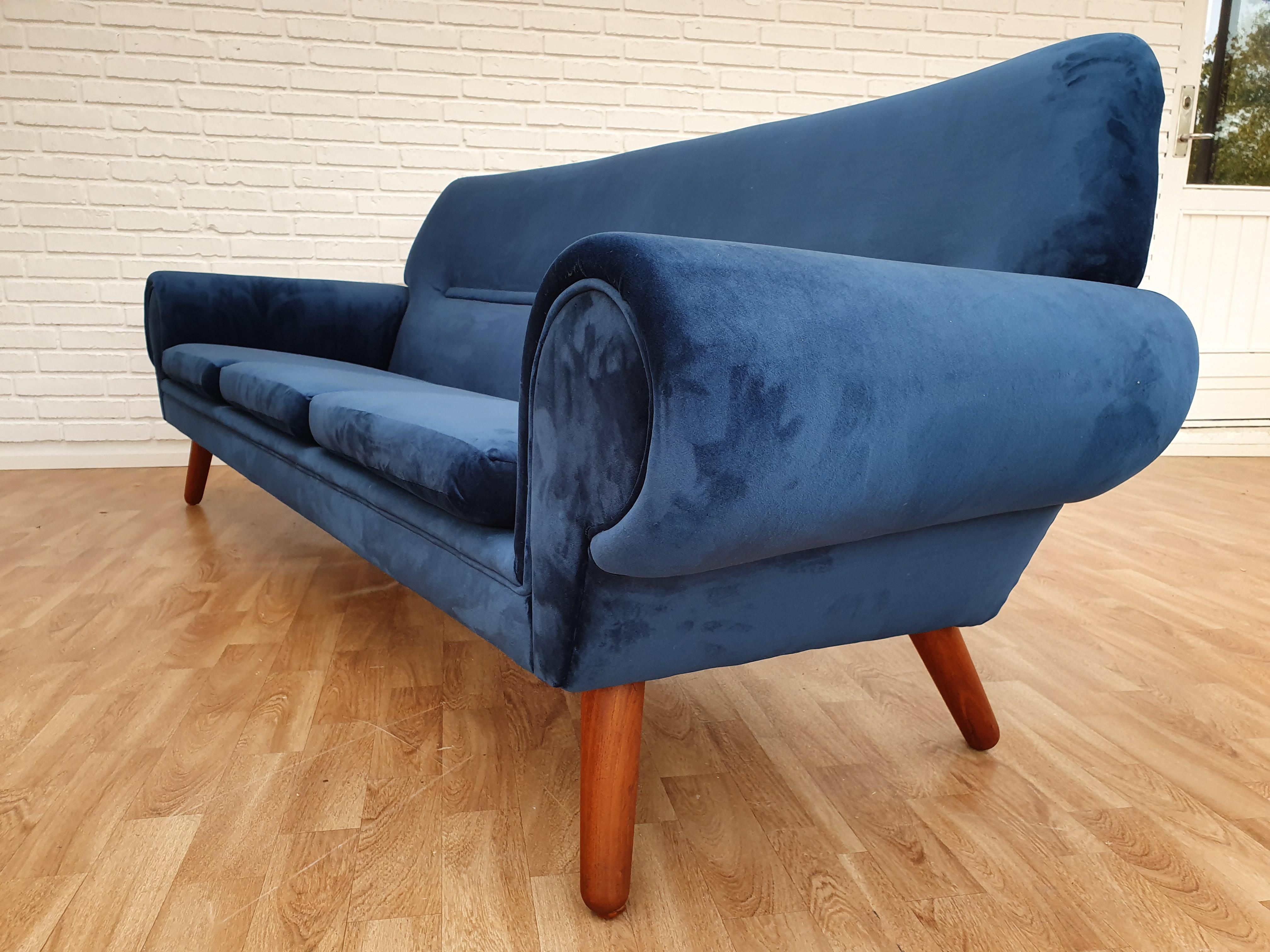Danish Sofa, Kurt Østervig, model 14, teak wood, velour, completely restored im Angebot 3