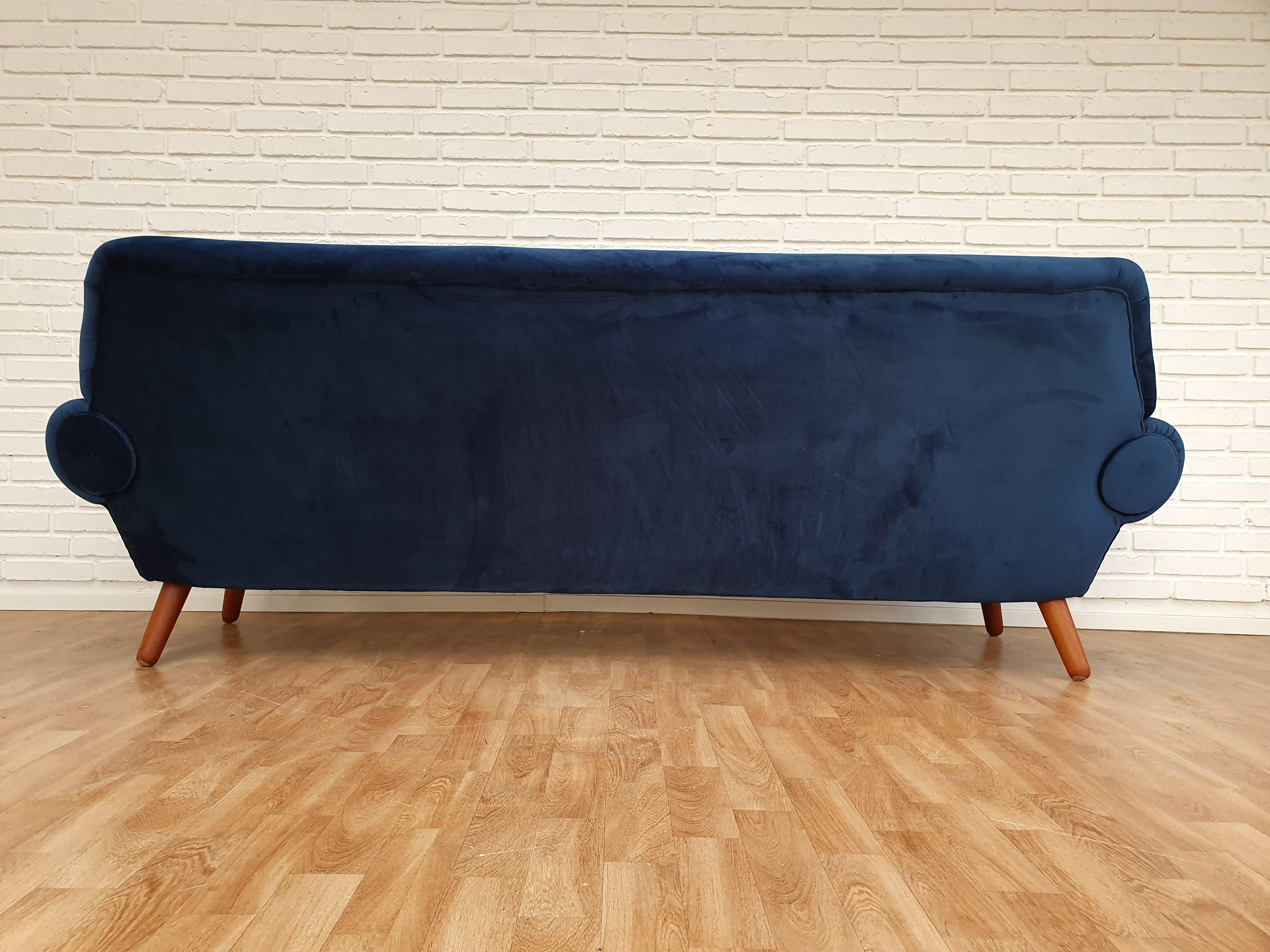 Danish Sofa, Kurt Østervig, model 14, teak wood, velour, completely restored im Angebot 6