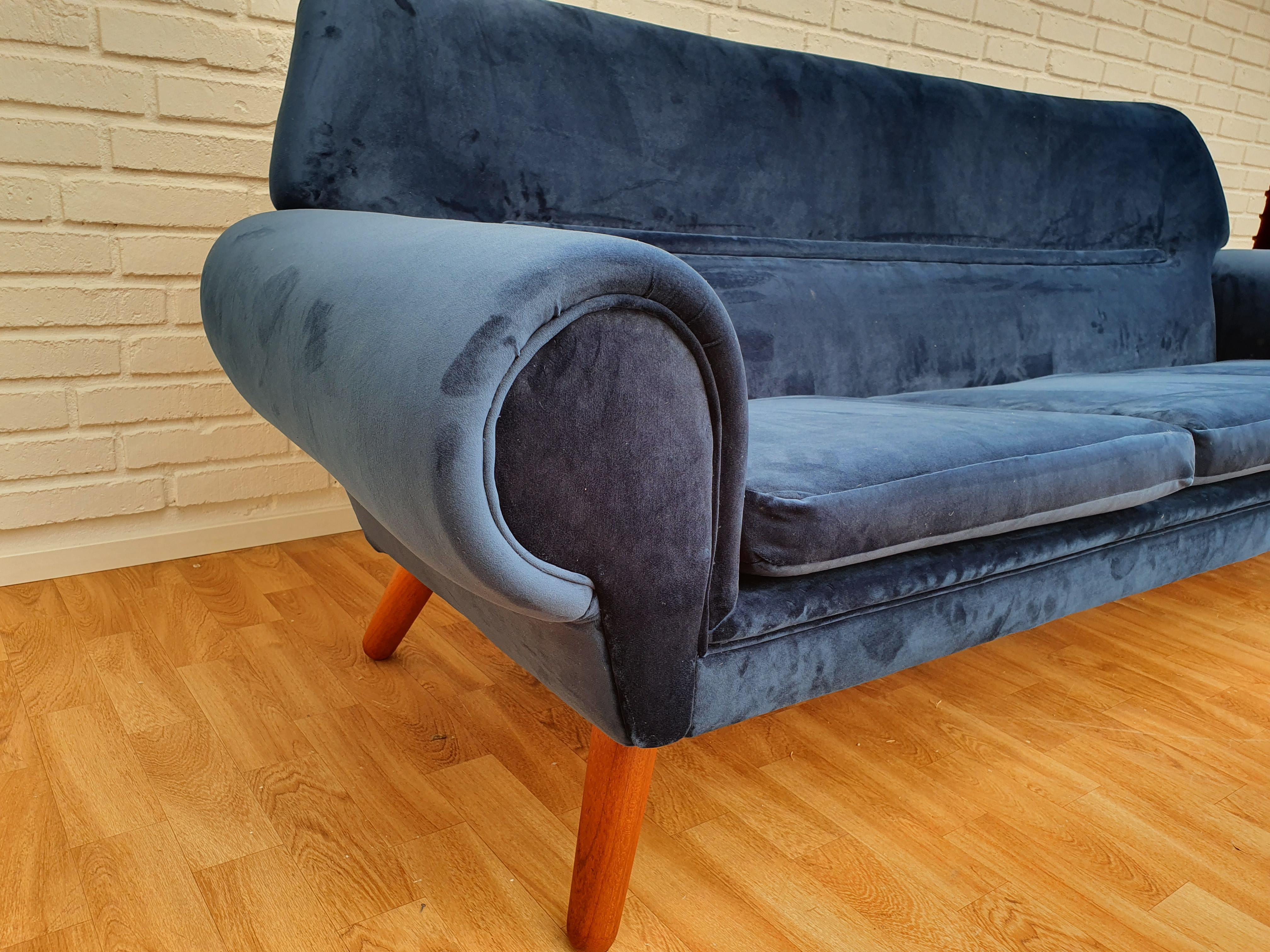 Danish Sofa, Kurt Østervig, model 14, teak wood, velour, completely restored (Dänisch) im Angebot