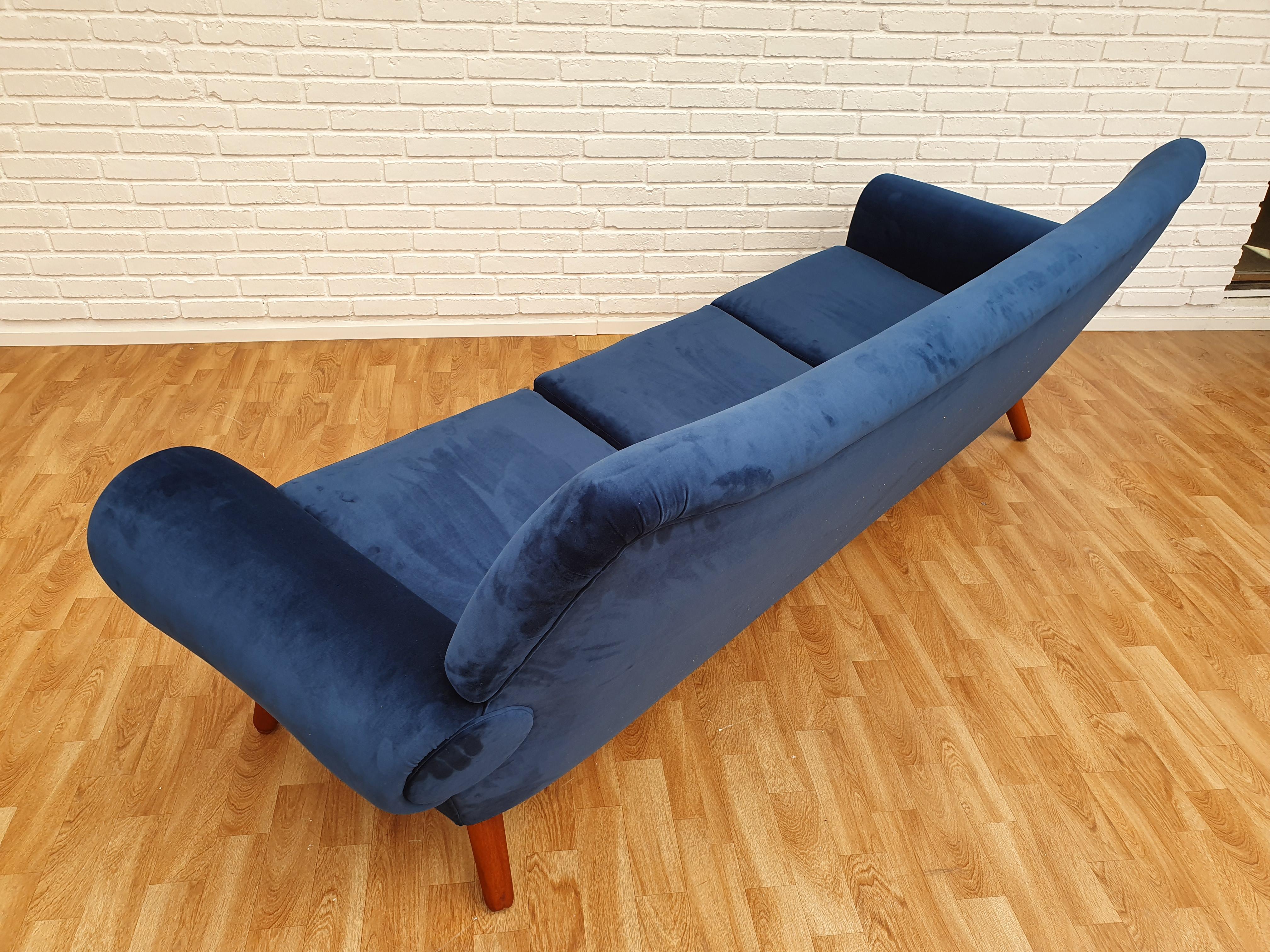 Danish Sofa, Kurt Østervig, model 14, teak wood, velour, completely restored (Samt) im Angebot