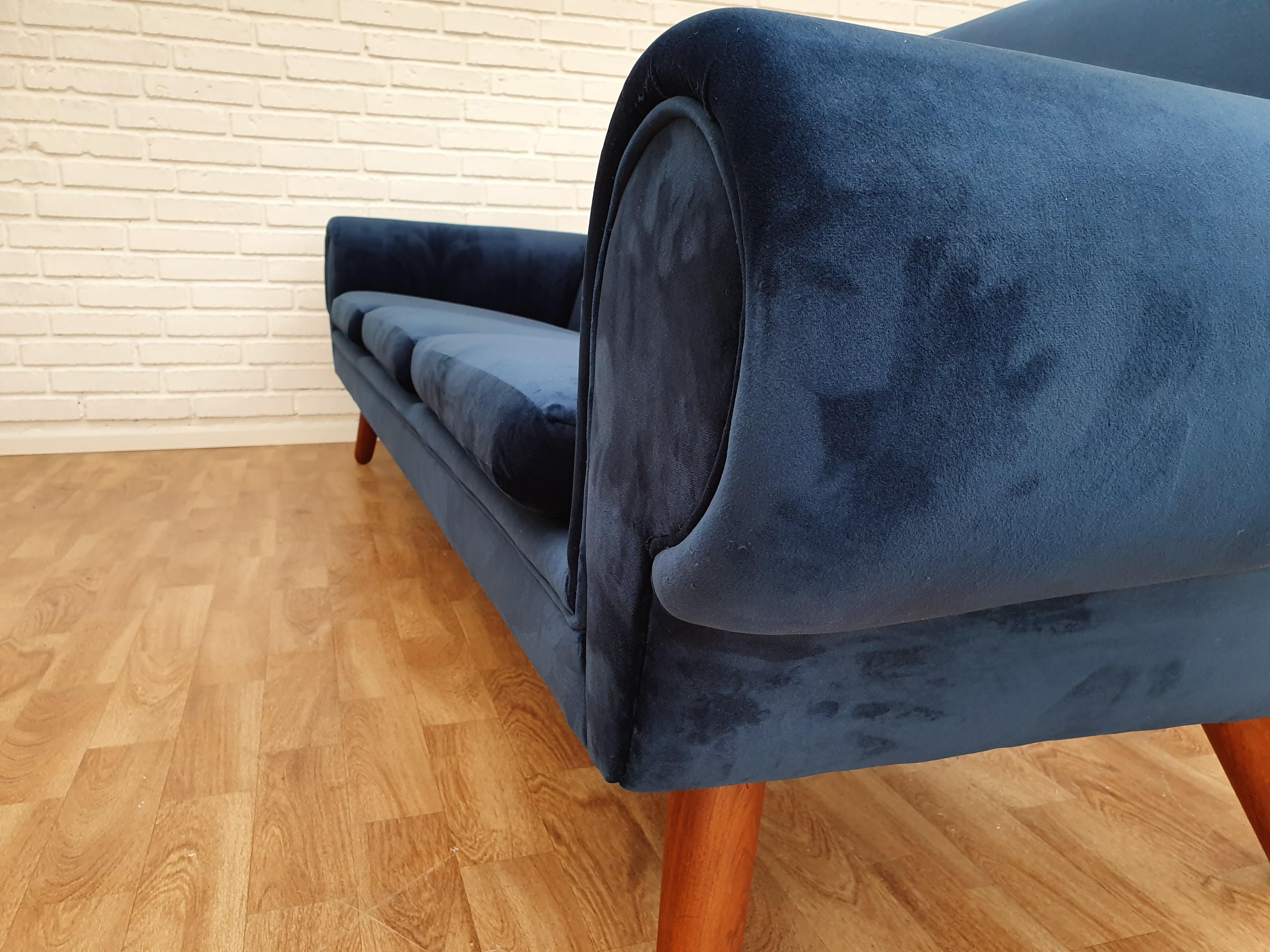 Danish Sofa, Kurt Østervig, model 14, teak wood, velour, completely restored im Angebot 2