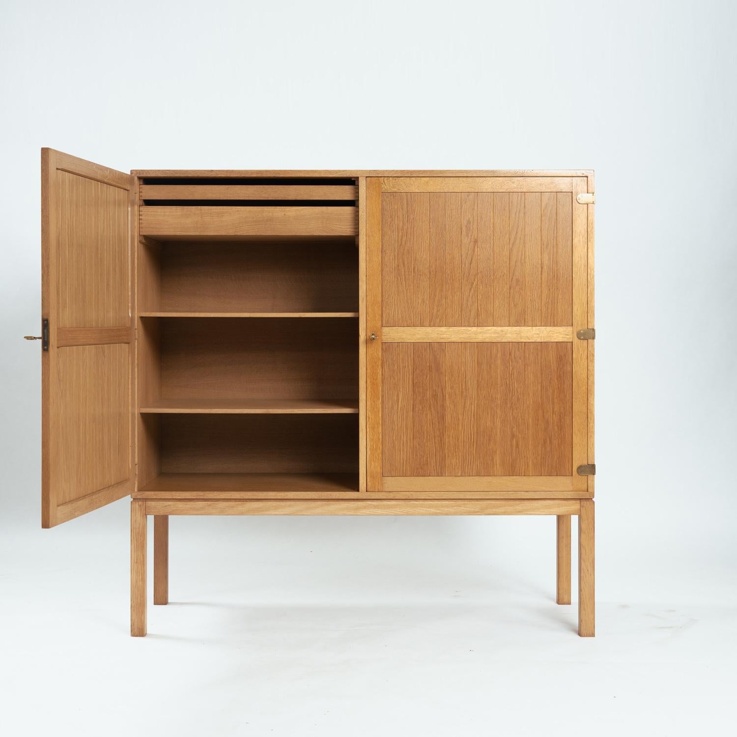 Mid-Century moderno Armadio danese in quercia di Kurt Østervig per AS Randers, anni '60 in vendita