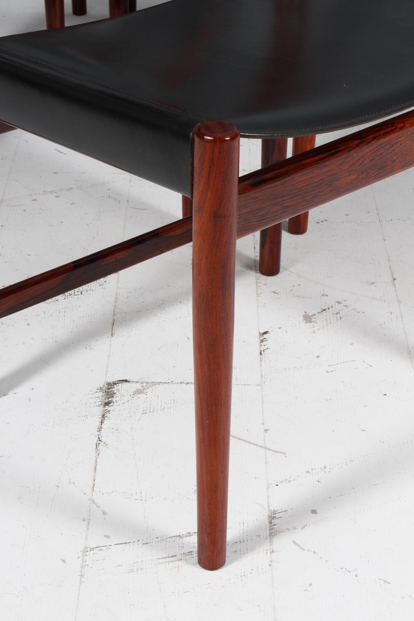 Kurt Østervig, sillas de comedor de madera de palisandro y piel de tope negra en Bueno estado para la venta en Esbjerg, DK