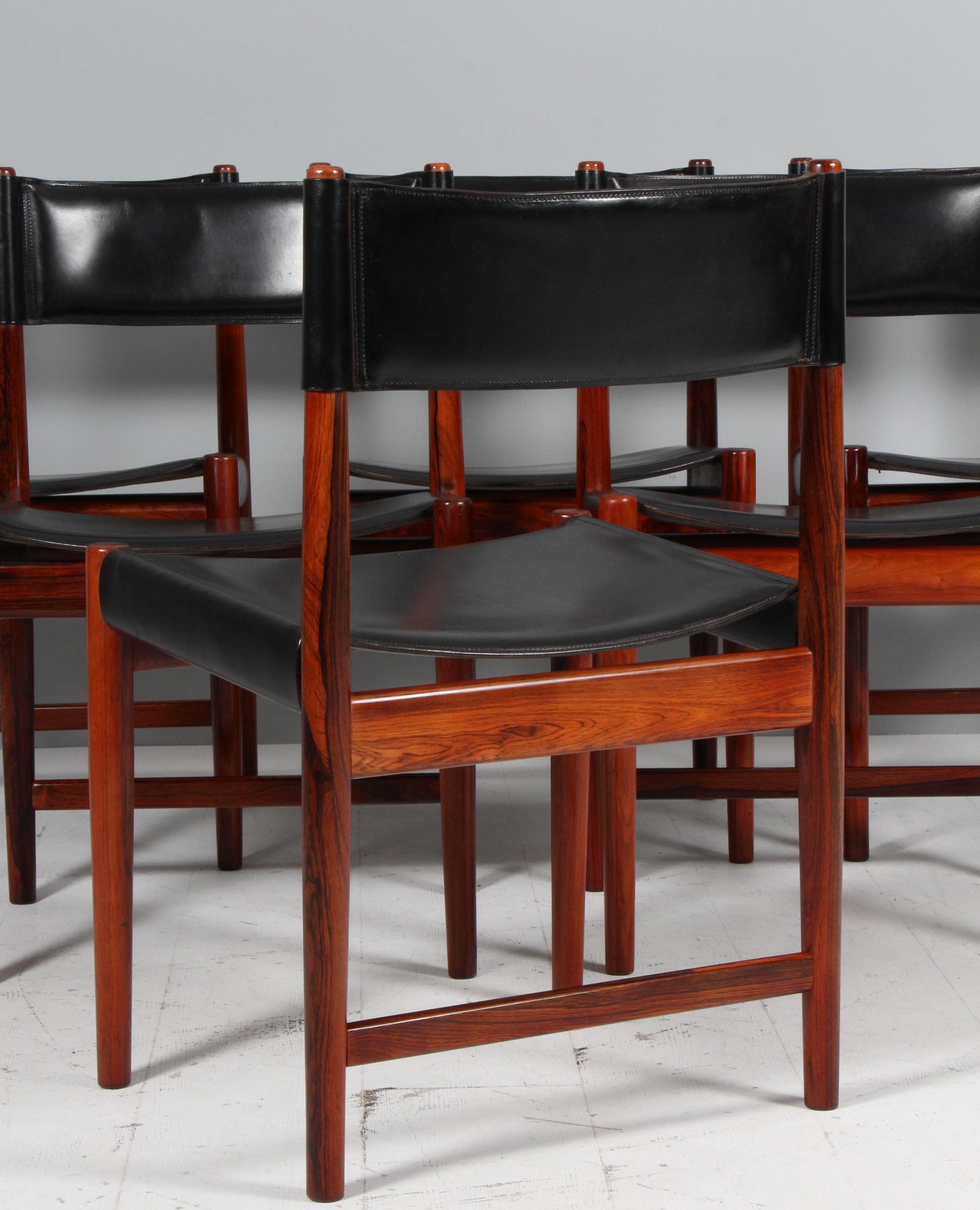 Kurt Østervig, sillas de comedor de madera de palisandro y piel de tope negra Cuero en venta