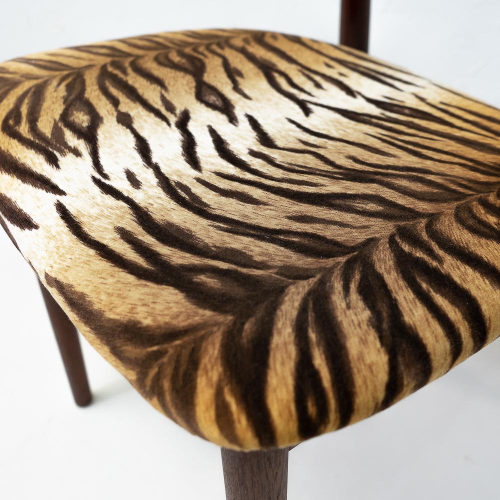 Vintage solid teak dining chair designed by Kurt Østervig for Brande Møbelindustri during the 1960s.

The chair has been recently re-upholstered with a very daring tiger print fabric, we have decided to leave it as-is.

 

Origination: