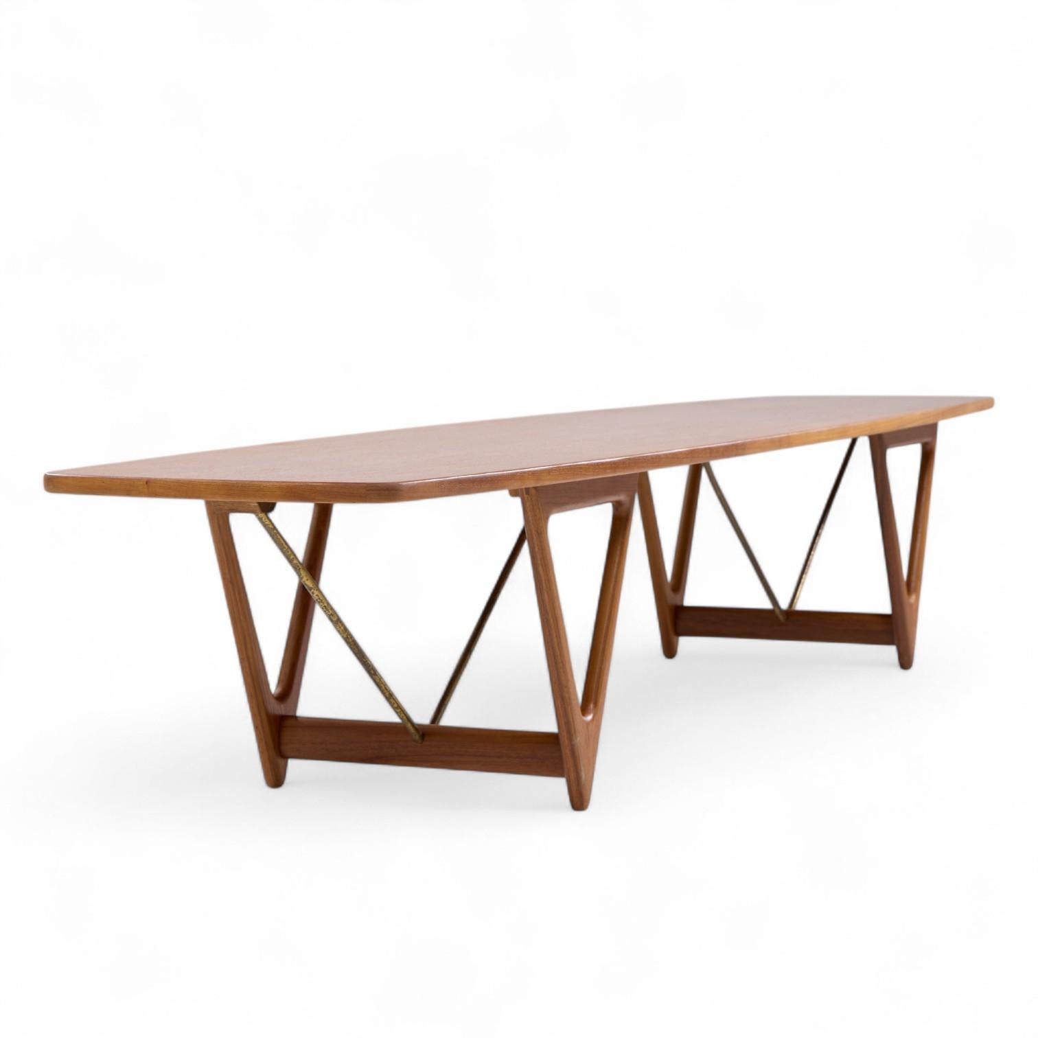 Kurt Østervig für Jason Møbler Mid Century Extra großer dänischer Couchtisch aus Teakholz (Dänisch) im Angebot