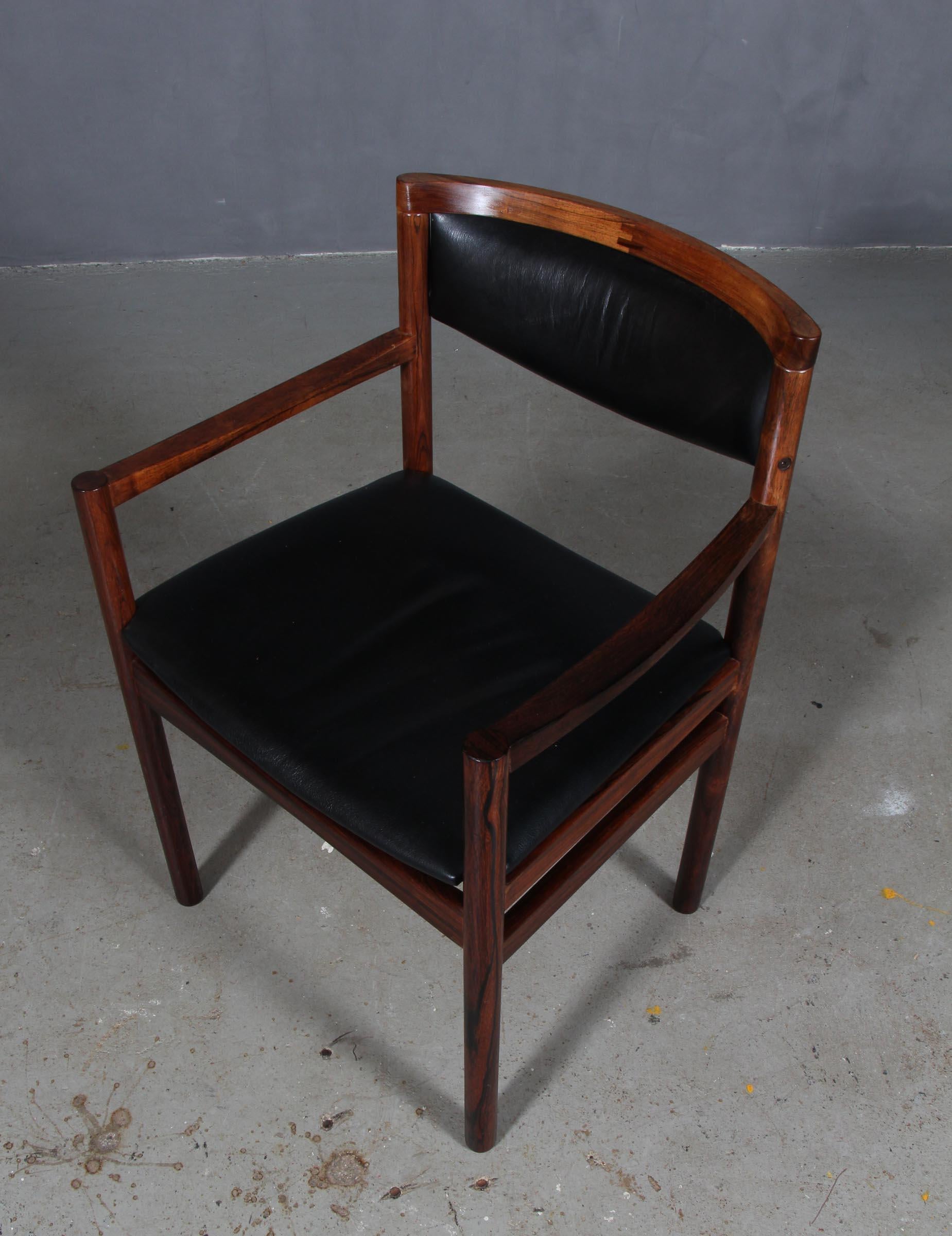 Kurt Østervig armchair rosewood

 Original upholstered with black leather.

Made by Saxkjøbing Savværk og stolefabrik.