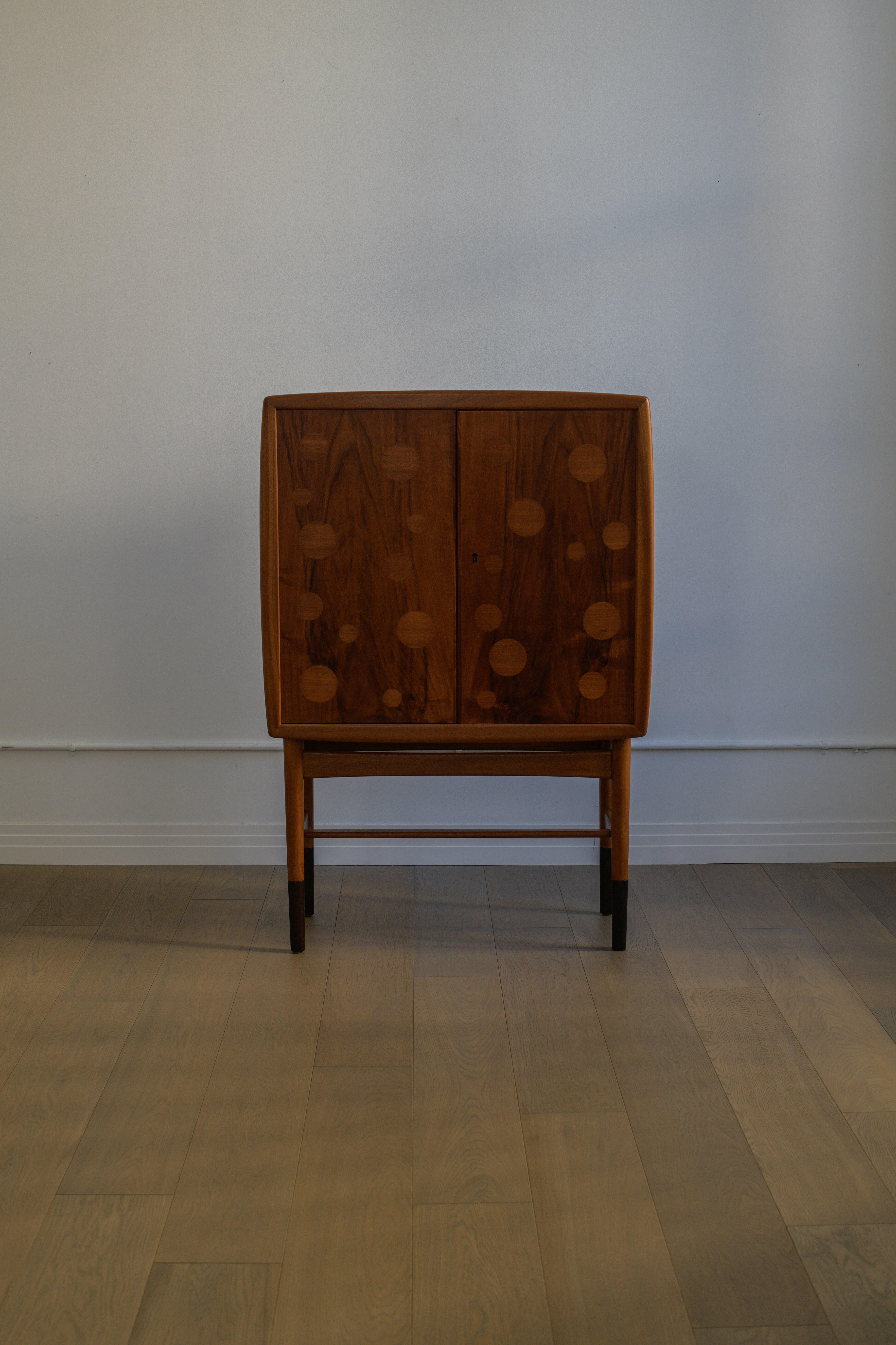 Mid-Century Modern Kurt Østervig Illuminated bar cabinet, model 93 by KP Møbler Denmark For Sale