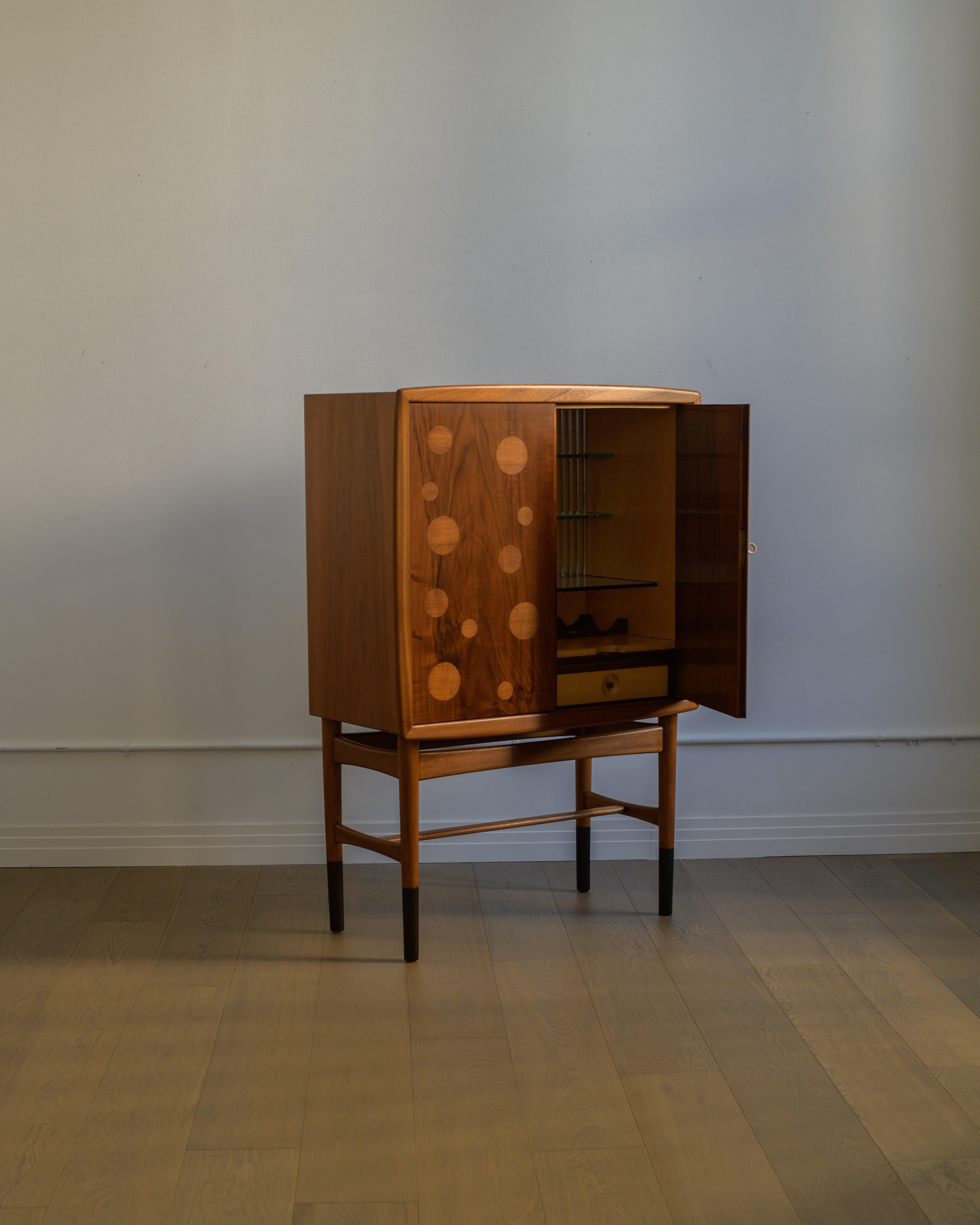 Danish Kurt Østervig Illuminated bar cabinet, model 93 by KP Møbler Denmark For Sale