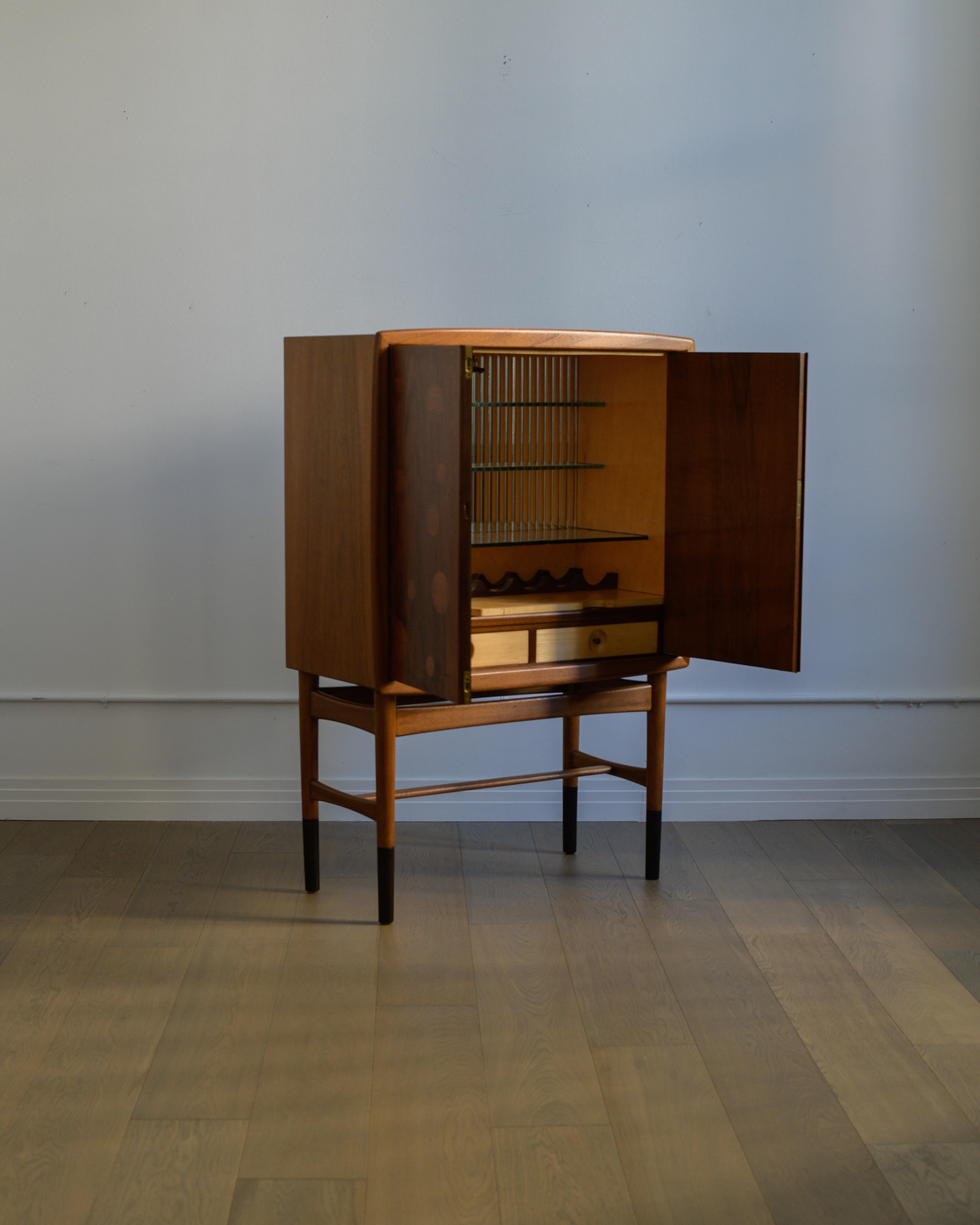 Kurt Østervig Illuminated bar cabinet, model 93 by KP Møbler Denmark In Good Condition For Sale In Los Angeles, CA