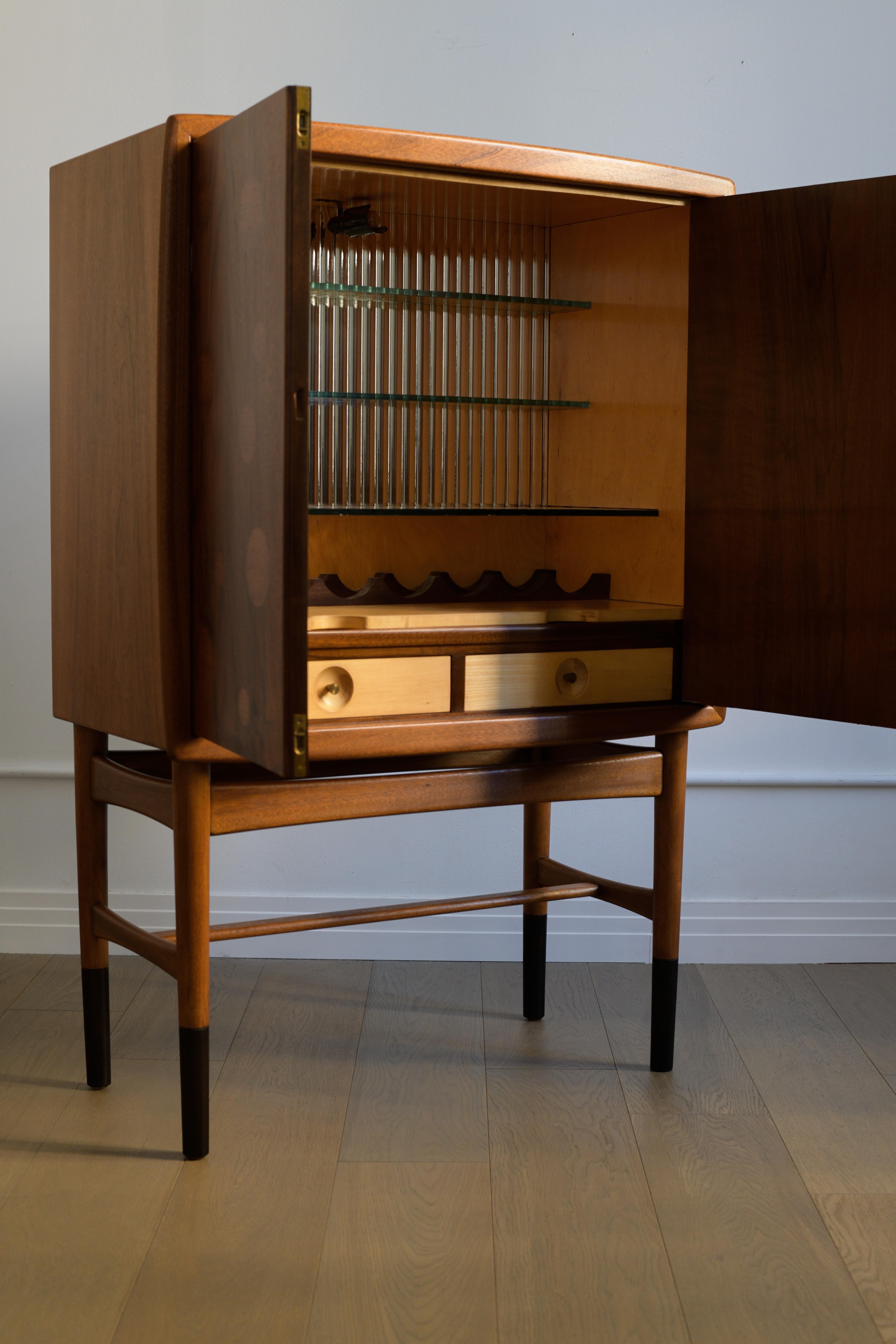 Mid-20th Century Kurt Østervig Illuminated bar cabinet, model 93 by KP Møbler Denmark For Sale