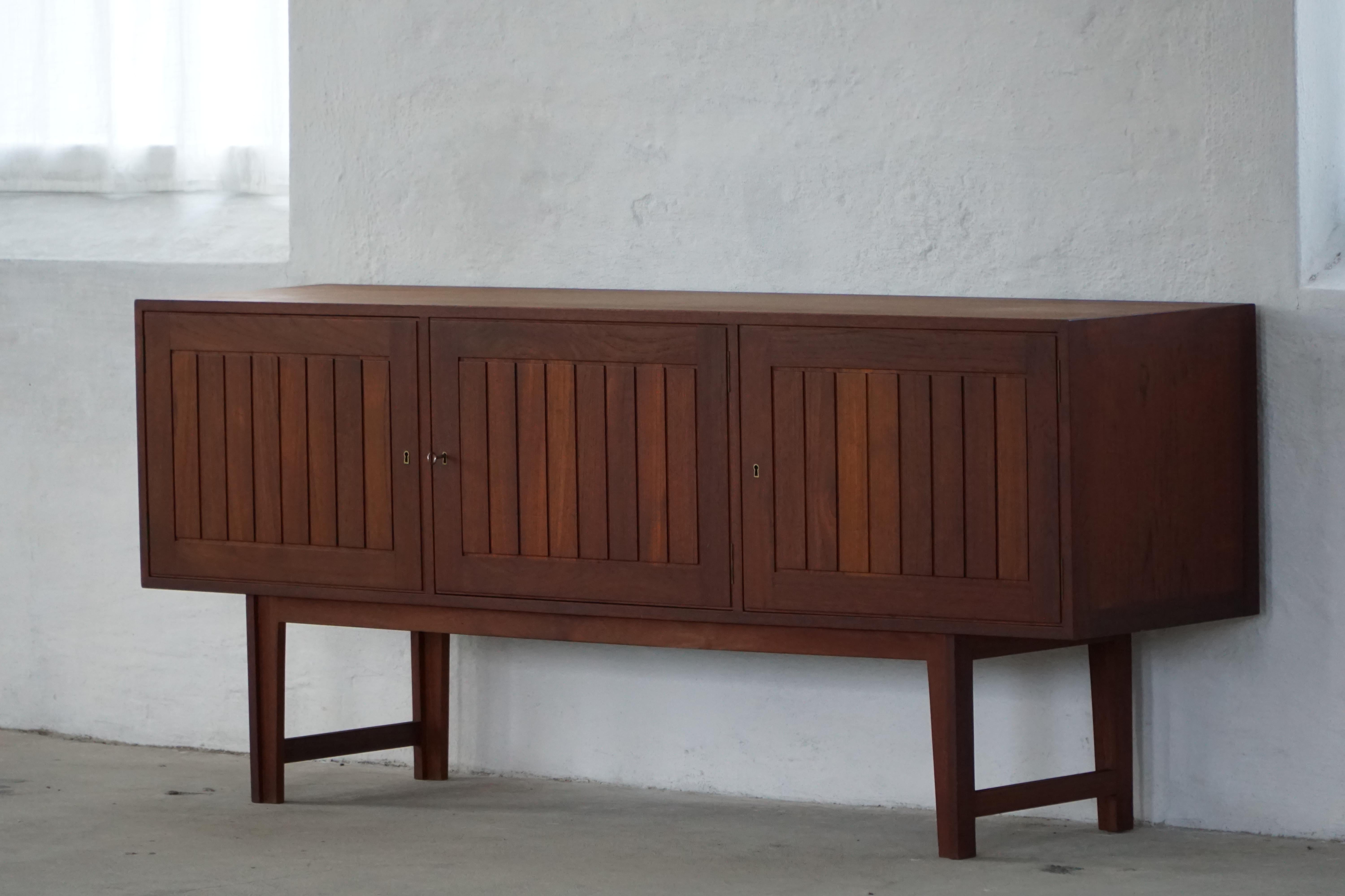 Kurt Østervig, Credenza bassa in teak, VAMO, metà secolo moderno danese, anni '60 in vendita 4